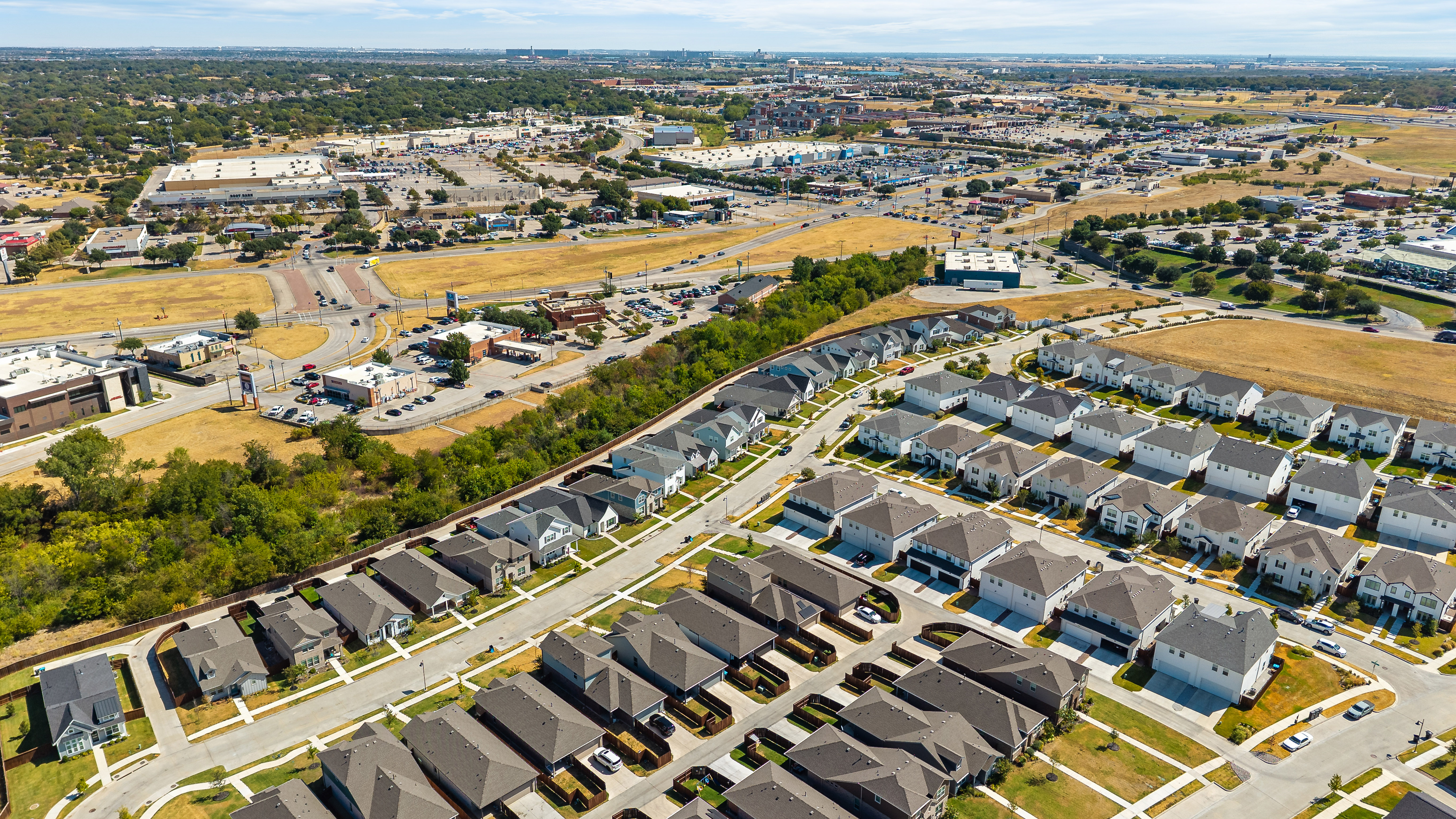  Low-Maintenance Fort Worth Home in Gated Overlook Community - 物件實景