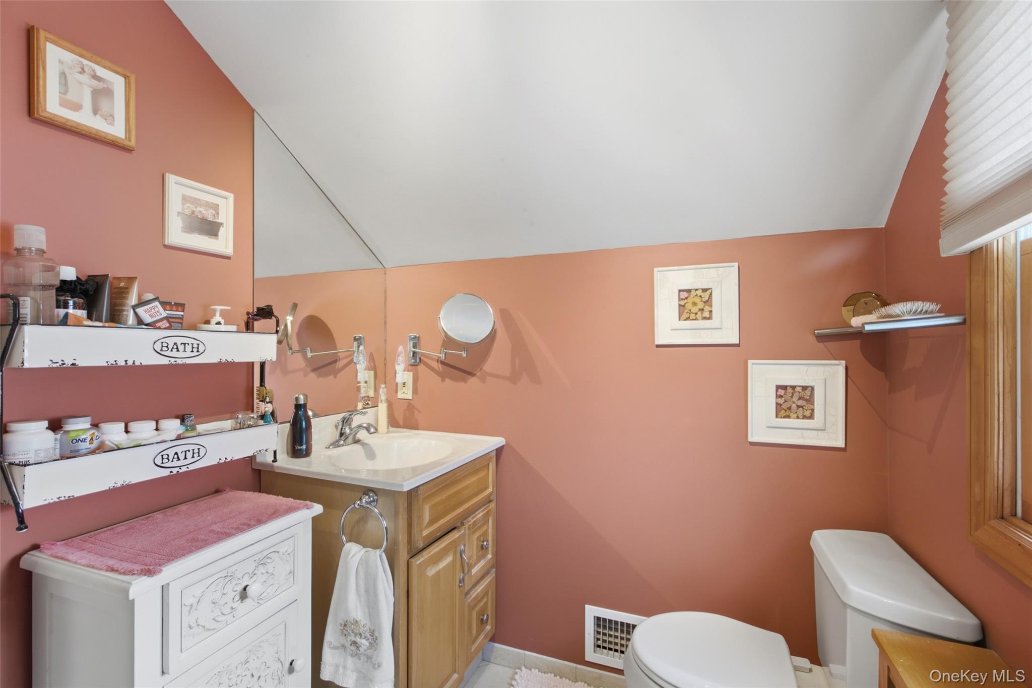  194 Willis Avenue, Floral Park, NY, 11001 - 物件實景