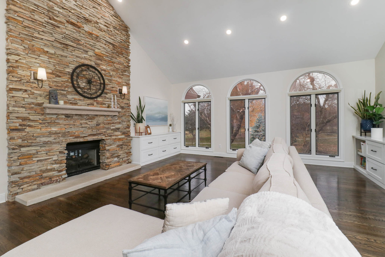 Bloomington, Illinois, 61704, United States, 5 Bedrooms Bedrooms, ,4 BathroomsBathrooms,Residential,For Sale,1991973