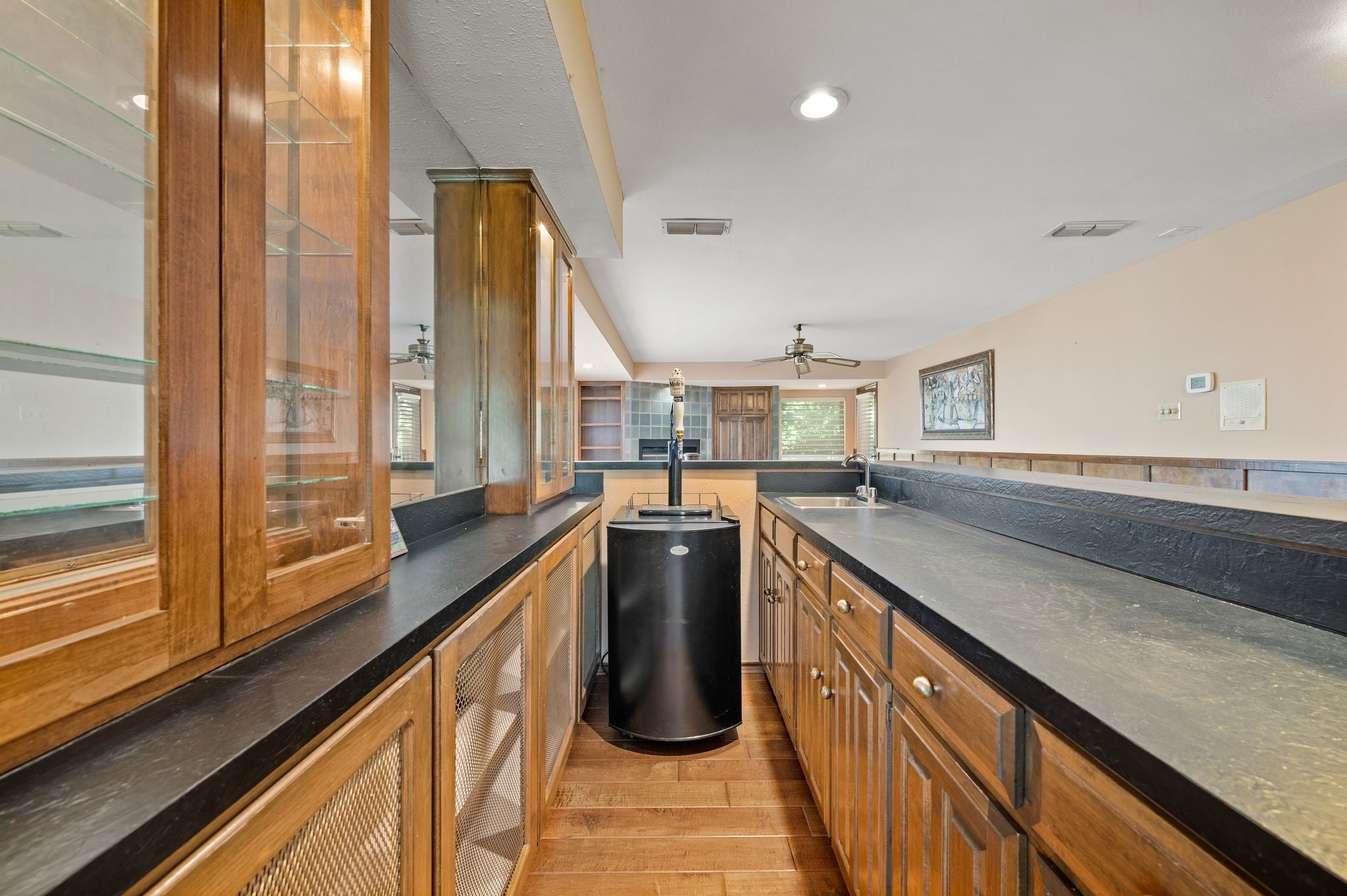 Arlington, Texas, 76012, United States, 4 Bedrooms Bedrooms, ,3 BathroomsBathrooms,Residential,For Sale,1987019