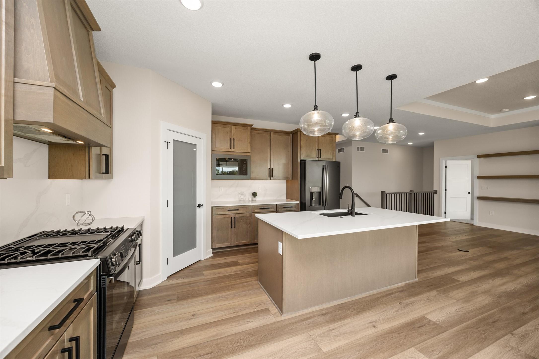 Urbandale, Iowa, 50323, United States, 4 Bedrooms Bedrooms, ,3 BathroomsBathrooms,Residential,For Sale,1975900