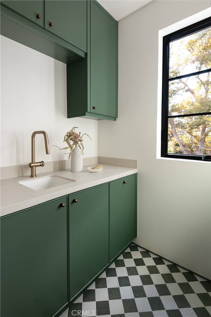 Sherman Oaks, California, 91423, United States, 6 Bedrooms Bedrooms, ,7 BathroomsBathrooms,Residential,For Sale,1990929