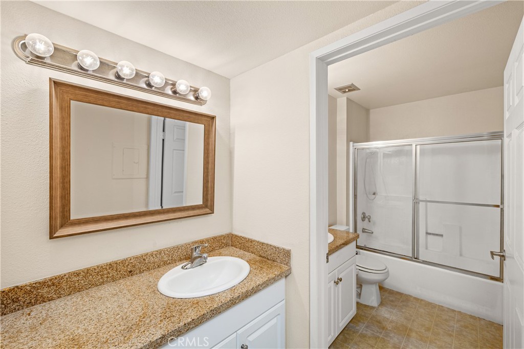 Woodland Hills, California, 91367, United States, 2 Bedrooms Bedrooms, ,2 BathroomsBathrooms,Residential,For Sale,1966516