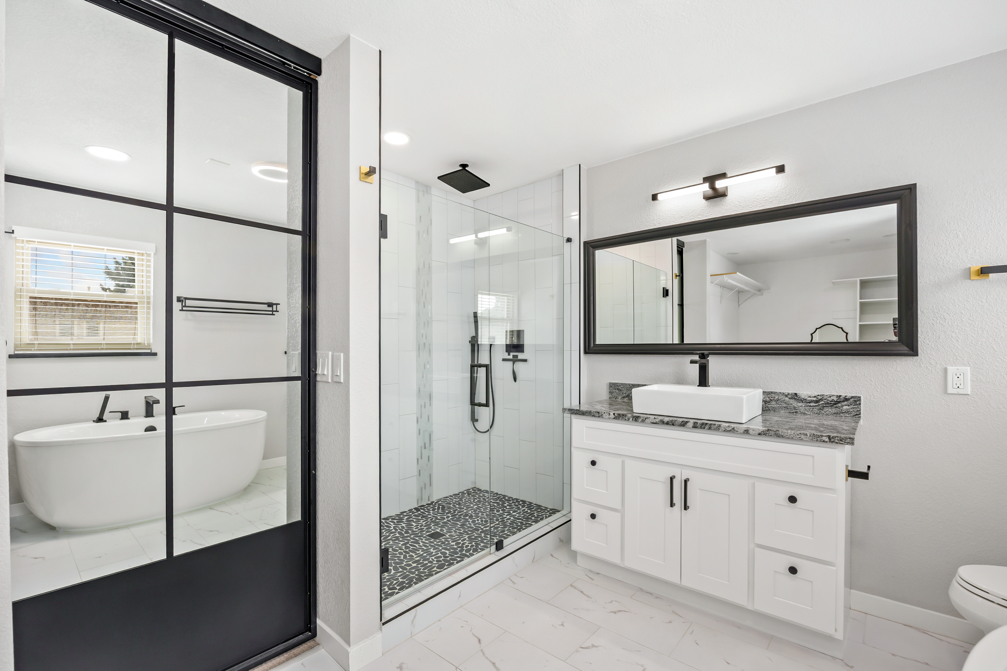  Beautifully renovated home in the desirable Three Fountains community - 物件實景