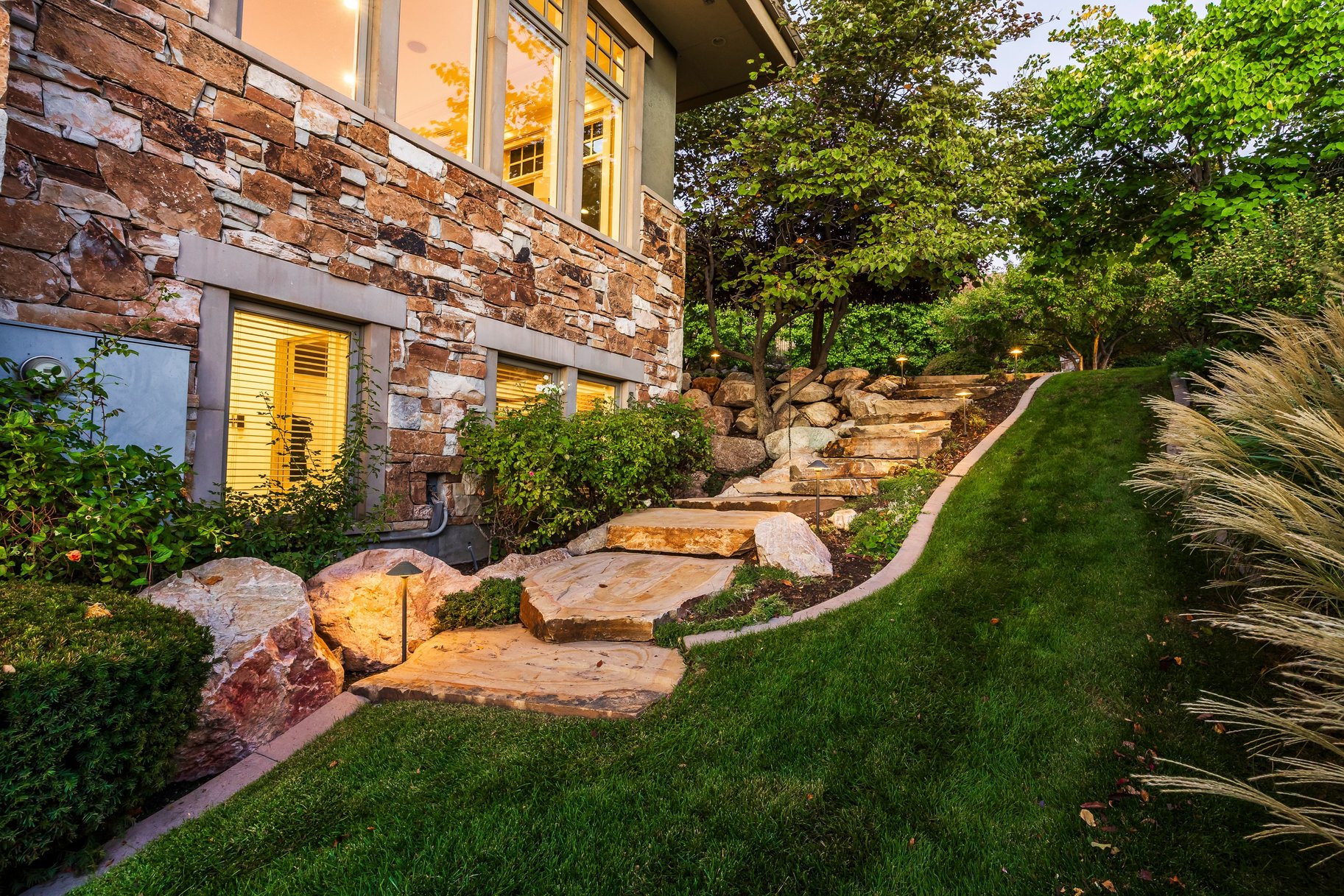  Timeless East Bench Craftsman Estate with Gated Entry, Expansive Light and Views - 物件實景
