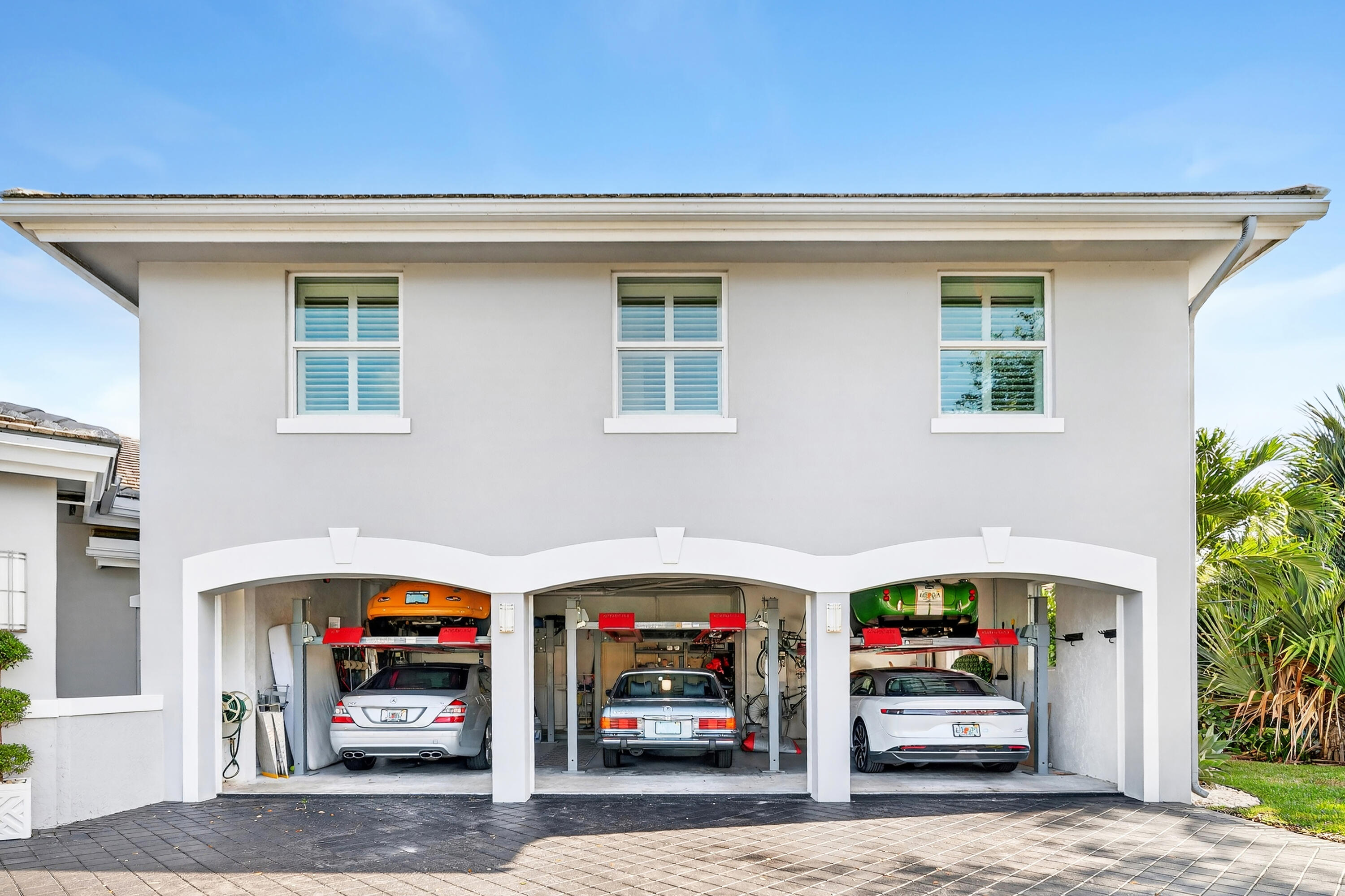 West Palm Beach, Florida, 33401, United States, 4 Bedrooms Bedrooms, ,5 BathroomsBathrooms,Residential,For Sale,2002916