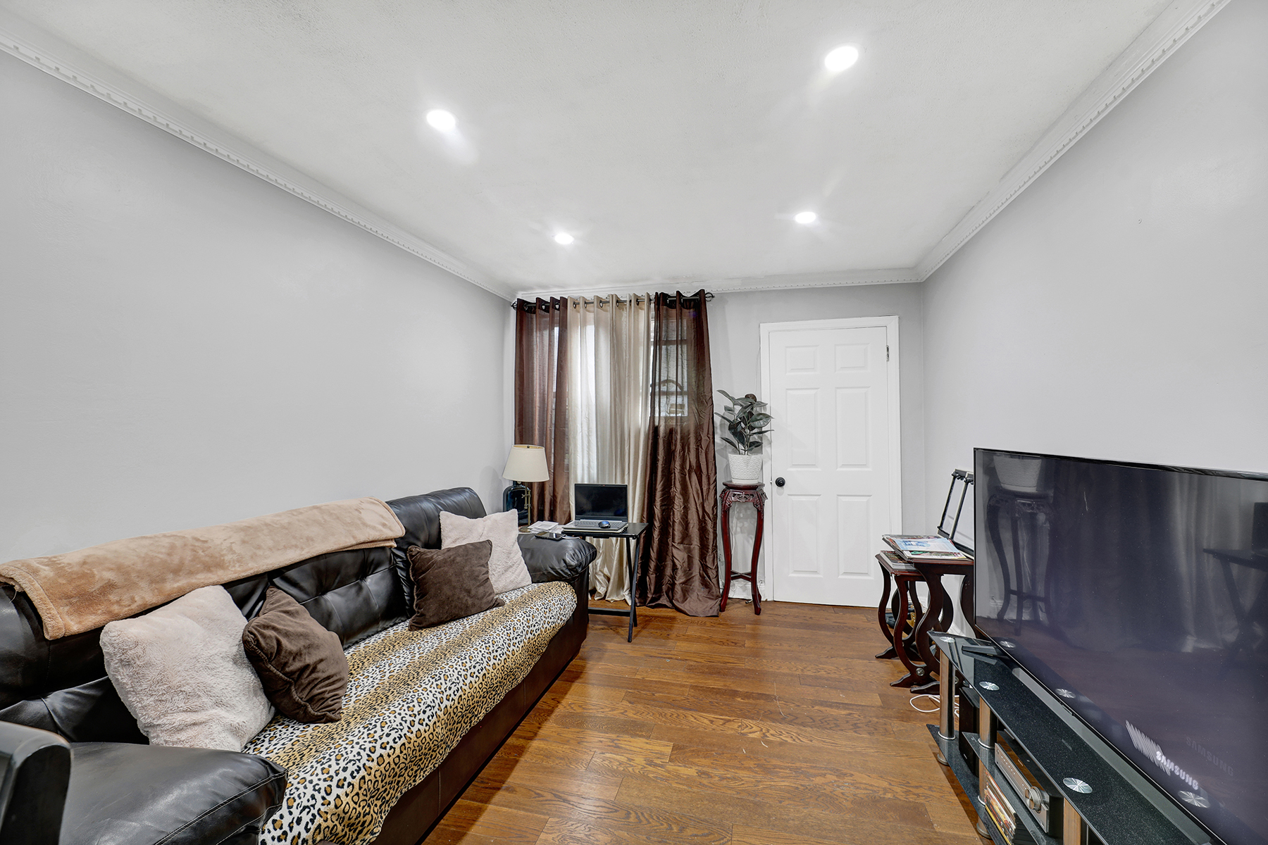 Brooklyn, New York, 11234, United States, 3 Bedrooms Bedrooms, ,2 BathroomsBathrooms,Residential,For Sale,1938204