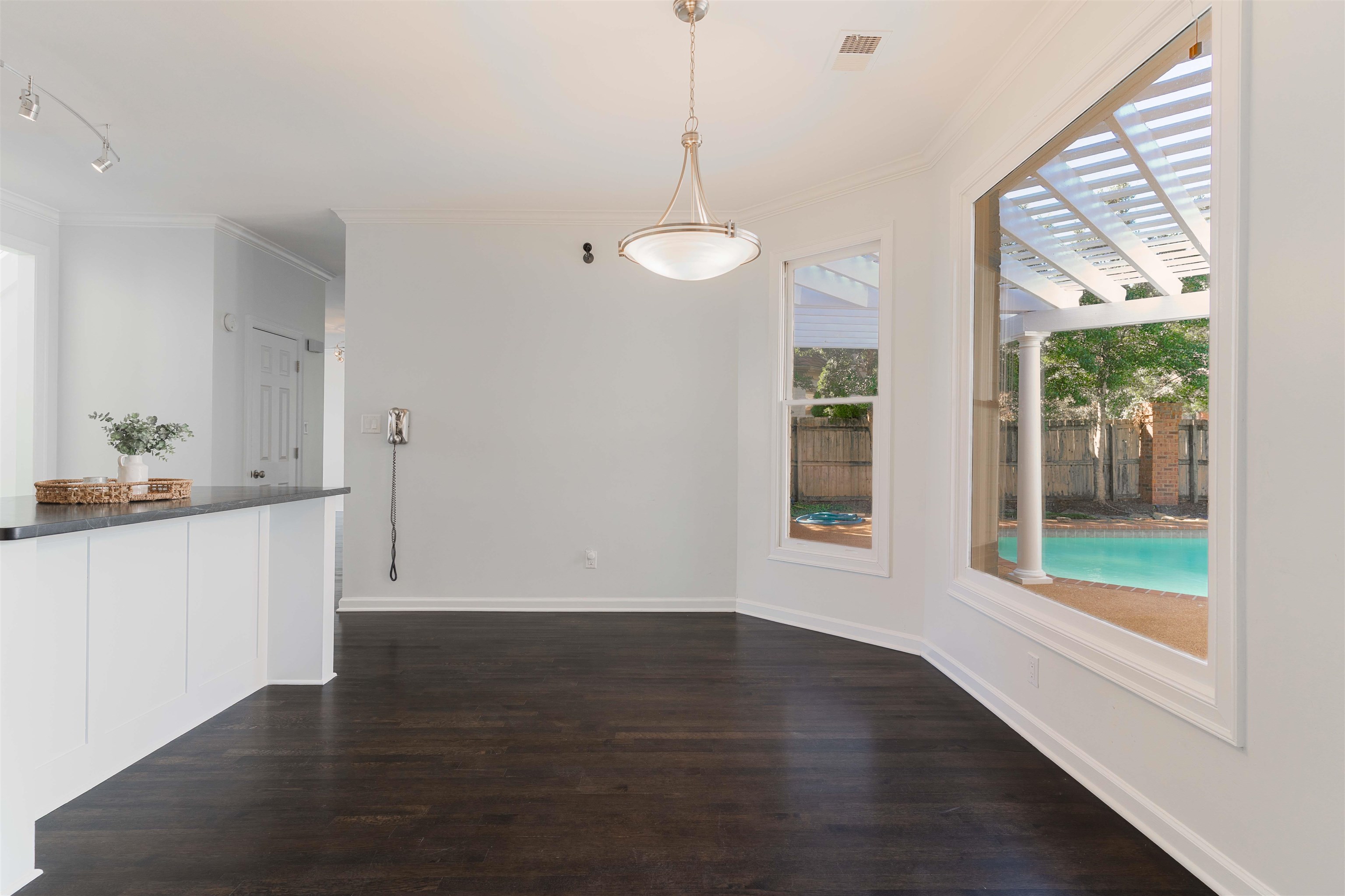 Memphis, Tennessee, 38120, United States, 4 Bedrooms Bedrooms, ,4 BathroomsBathrooms,Residential,For Sale,1965217