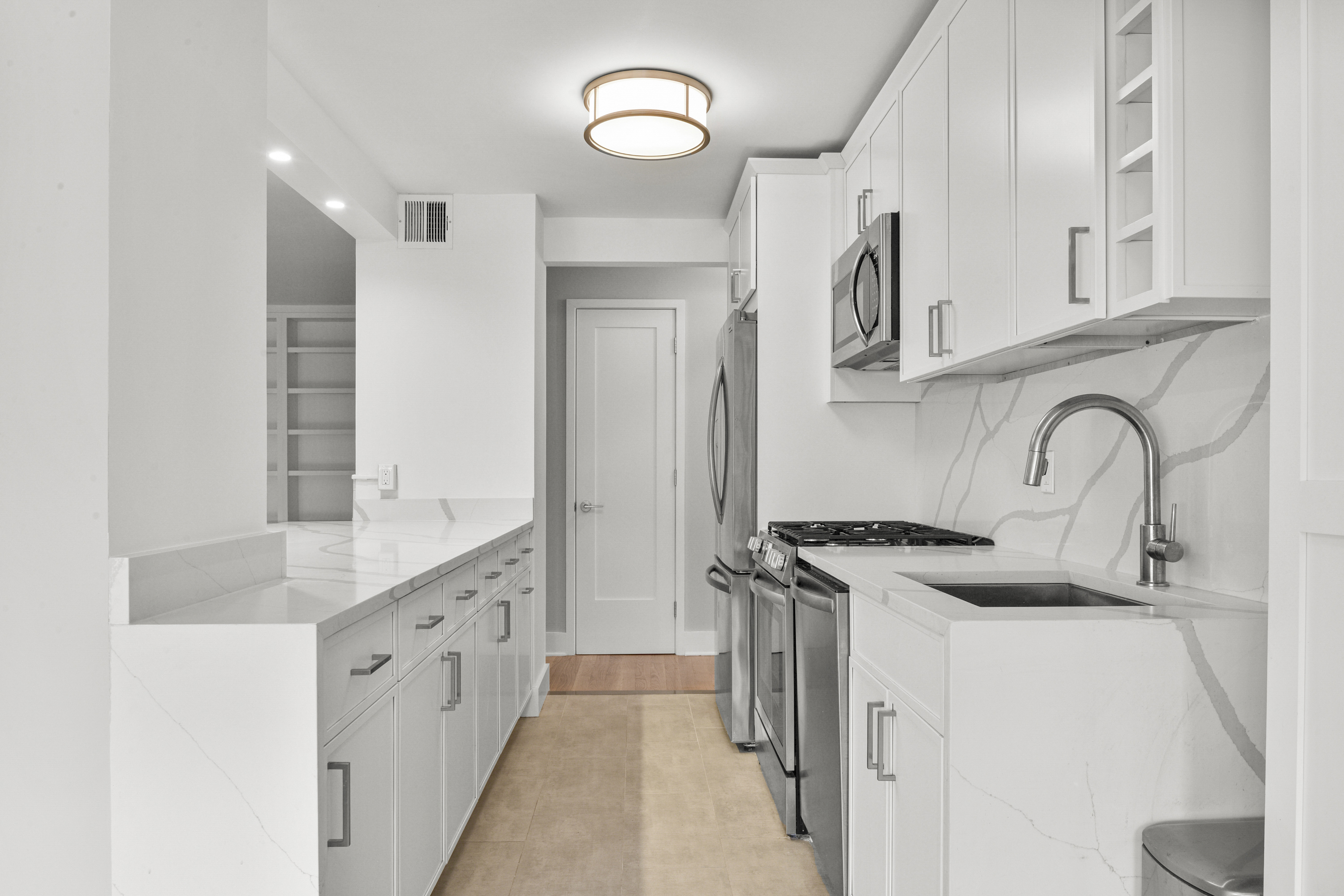  Fully Renovated Larchmont Condo - 物件實景