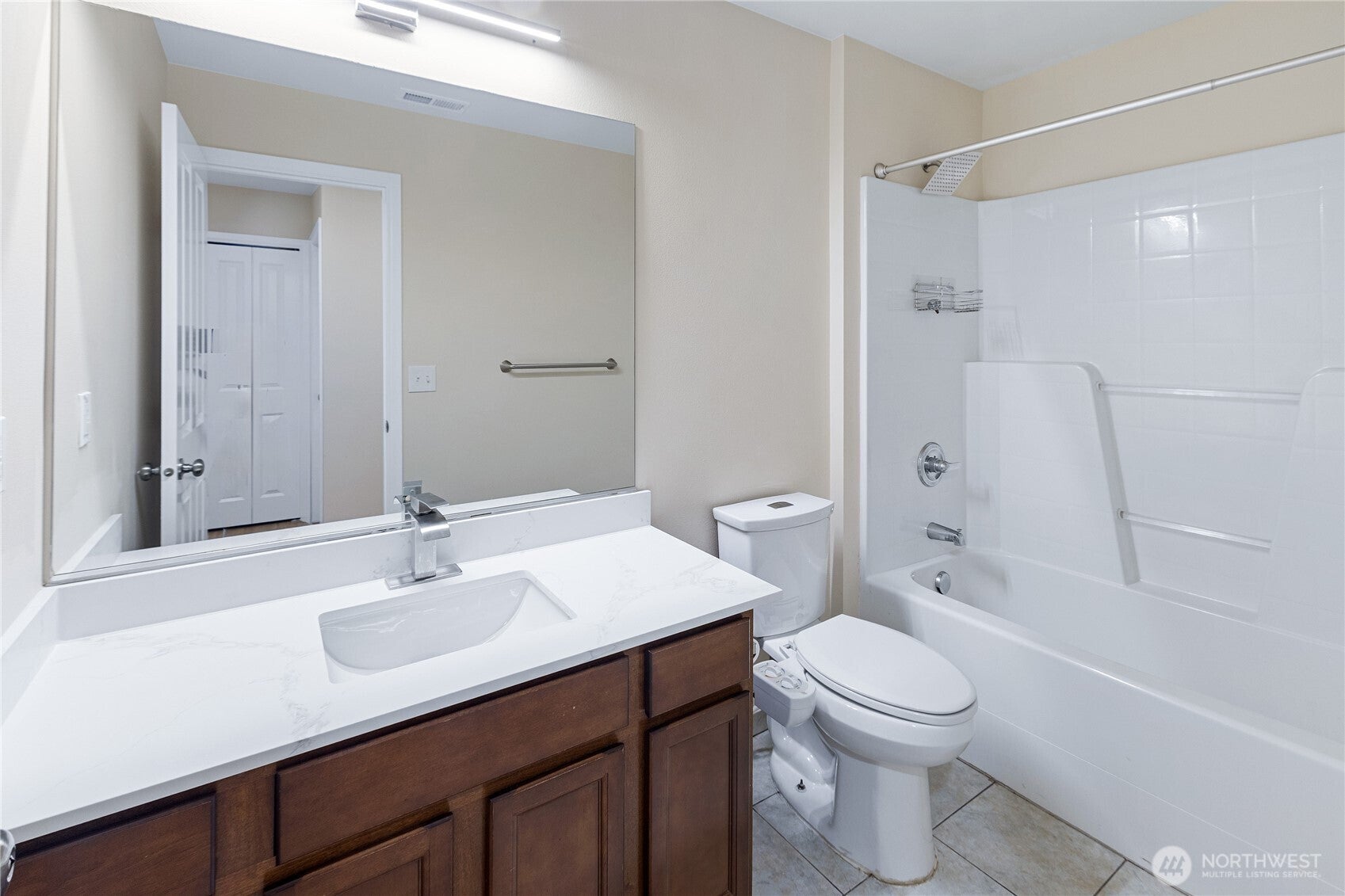 Kent, Washington, 98042, United States, 4 Bedrooms Bedrooms, ,3 BathroomsBathrooms,Residential,For Sale,1987043