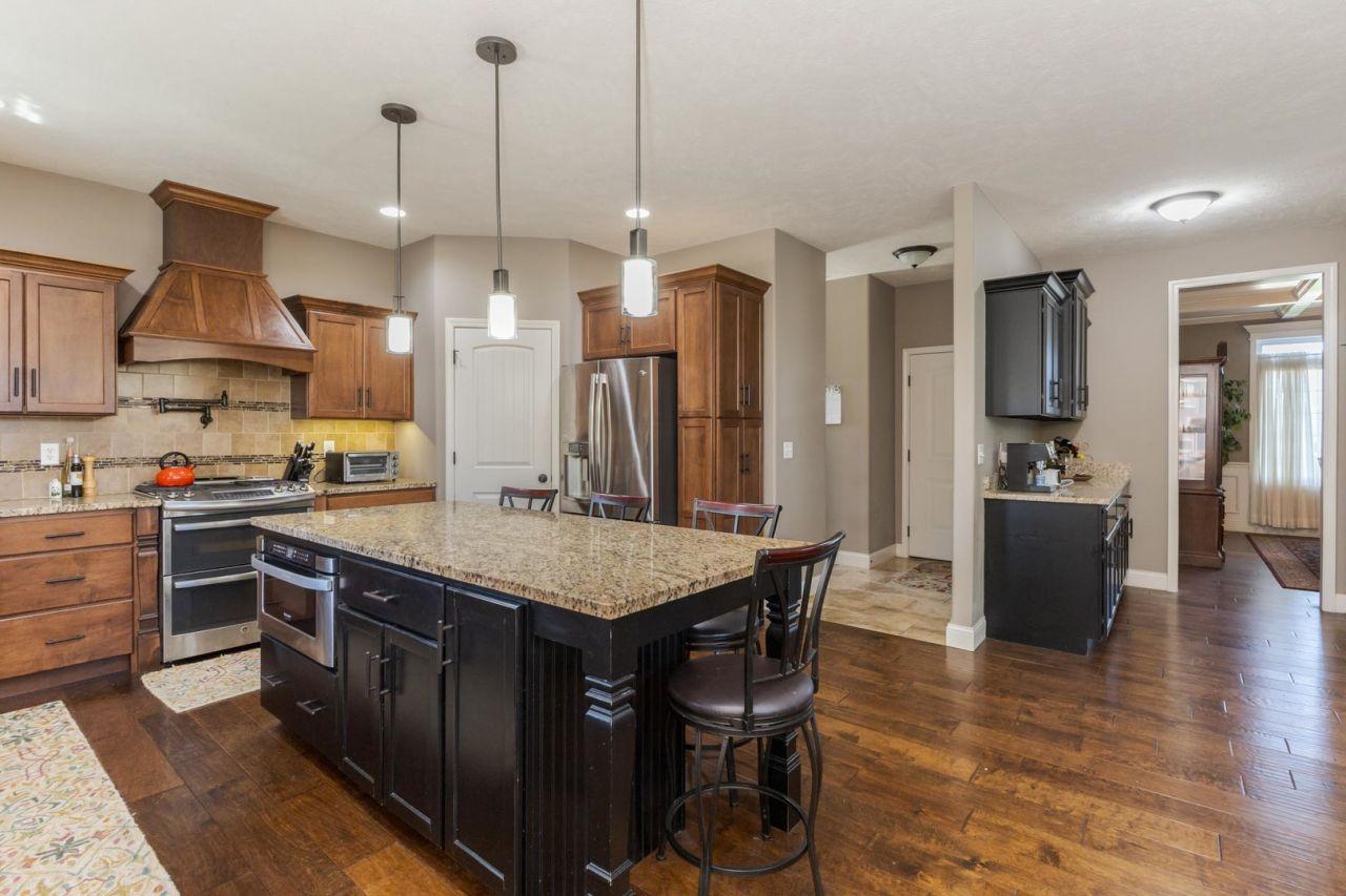 Bloomington, Illinois, 61705, United States, 5 Bedrooms Bedrooms, ,5 BathroomsBathrooms,Residential,For Sale,1817687
