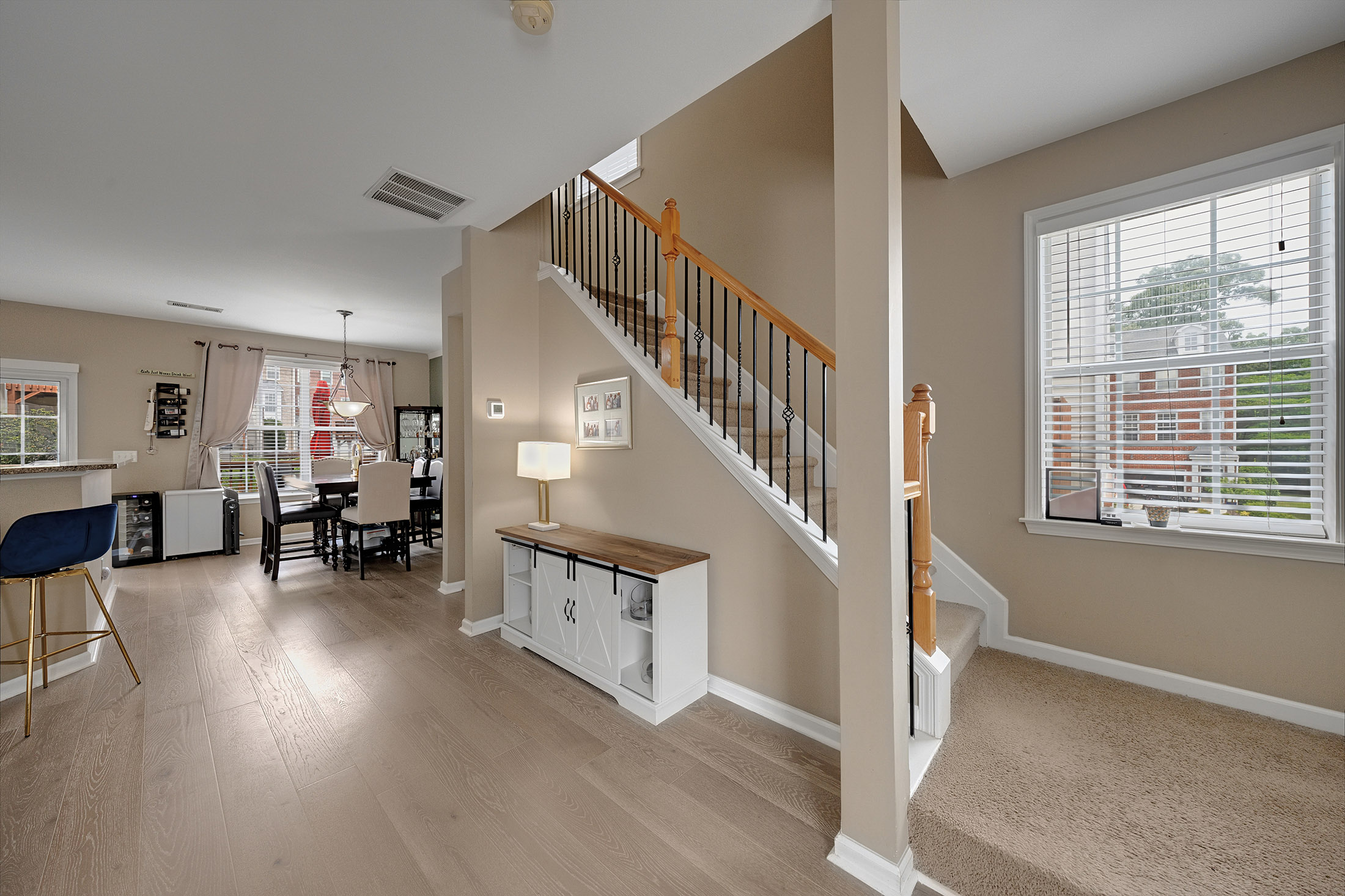  Beautiful Townhome Designed with Style and Functionality - 物件實景