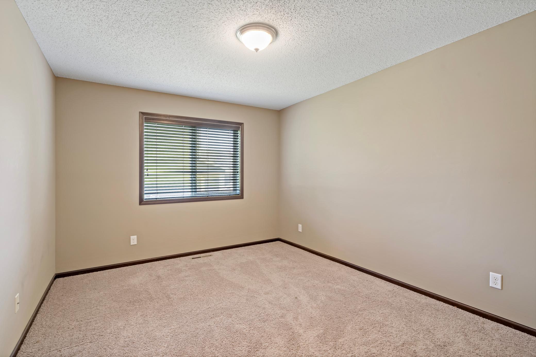 Shakopee, Minnesota, 55379, United States, 5 Bedrooms Bedrooms, ,2 BathroomsBathrooms,Residential,For Sale,1918771