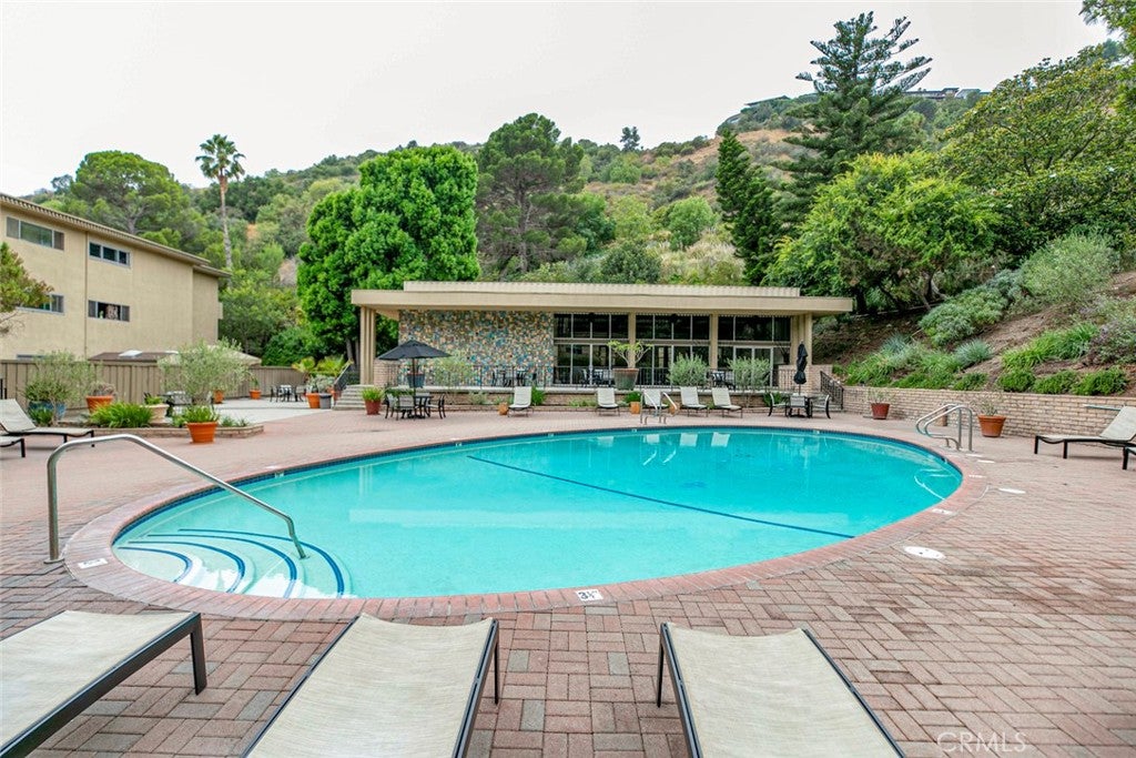 Los Angeles, California, 90068, United States, 2 Bedrooms Bedrooms, ,1 BathroomBathrooms,Residential,For Sale,1940489