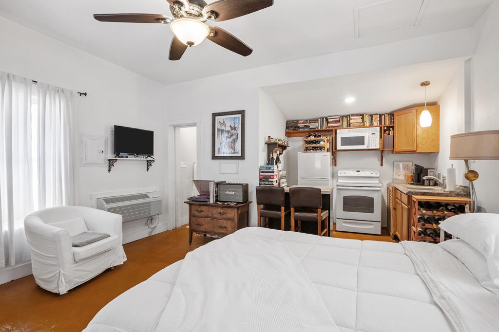 Fredericksburg, Texas, 78624, United States, 4 Bedrooms Bedrooms, ,4 BathroomsBathrooms,Residential,For Sale,1979275