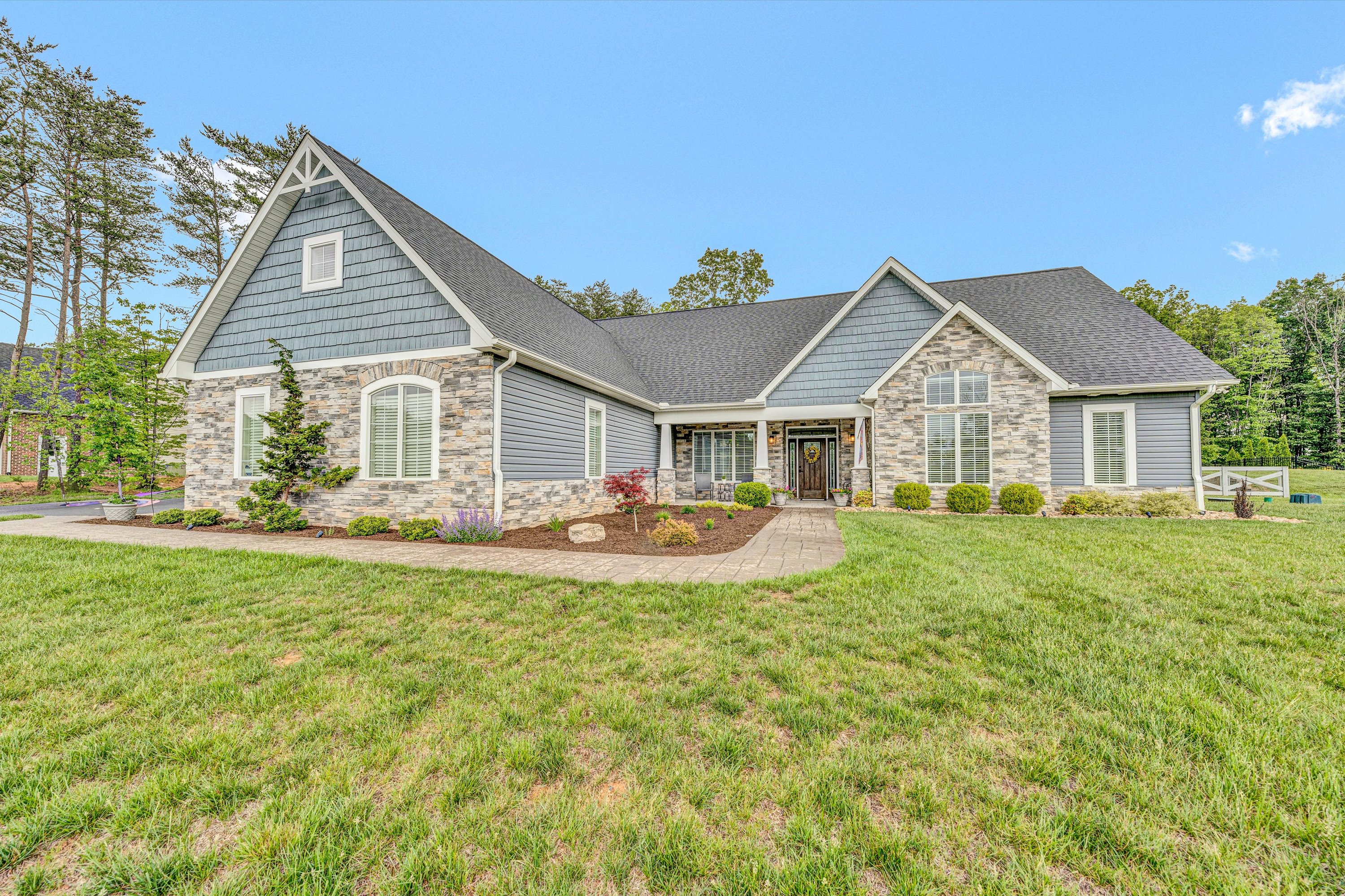 Blue Ridge, Virginia, 24064, United States, 4 Bedrooms Bedrooms, ,3 BathroomsBathrooms,Residential,For Sale,1930042