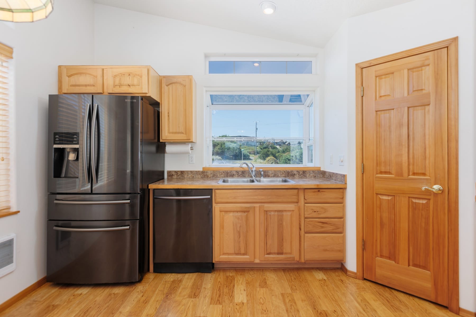  1001 NW PACIFIC WAY Waldport, OR 97394 - 物件實景