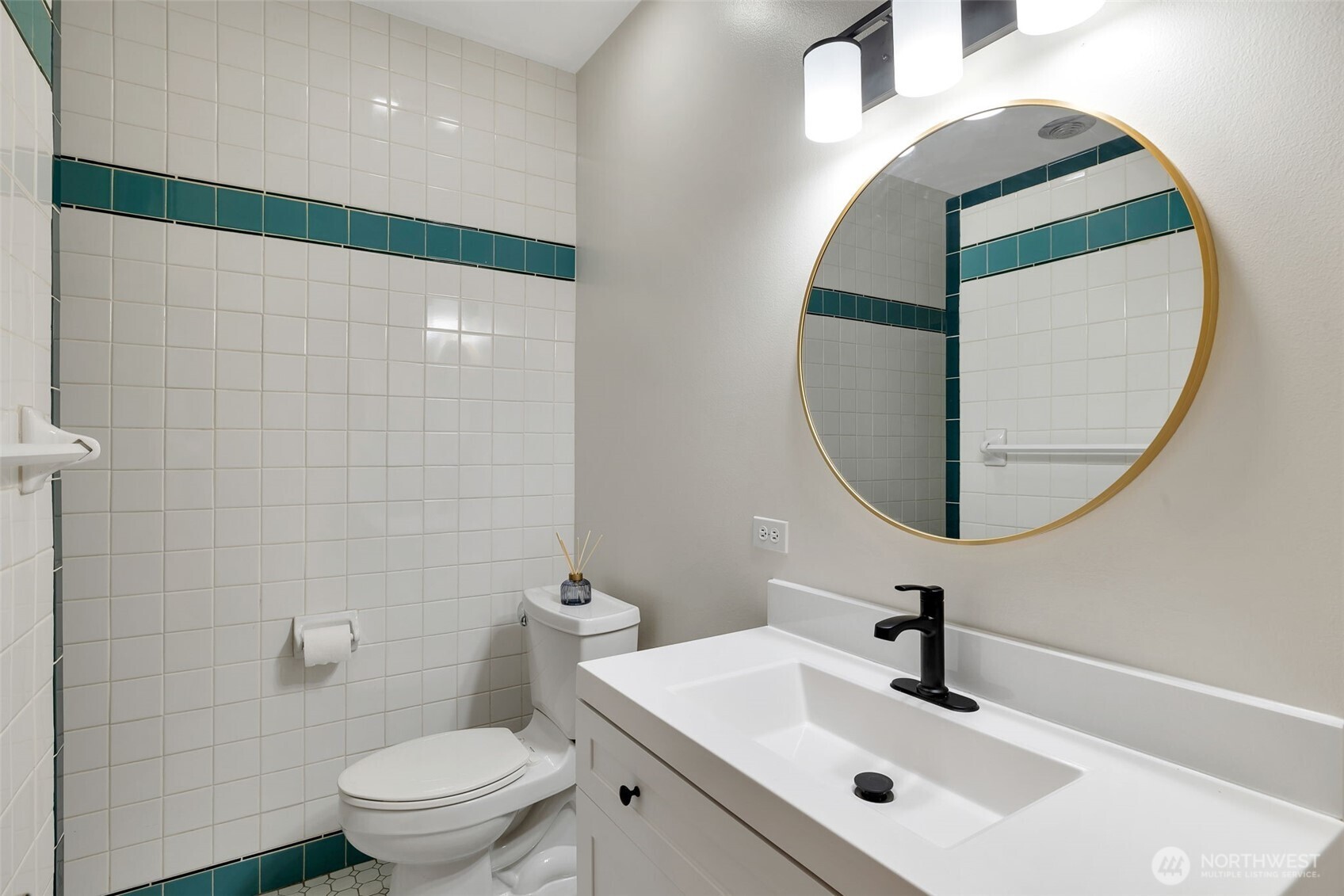 Seattle, Washington, 98125, United States, 4 Bedrooms Bedrooms, ,1 BathroomBathrooms,Residential,For Sale,1977932