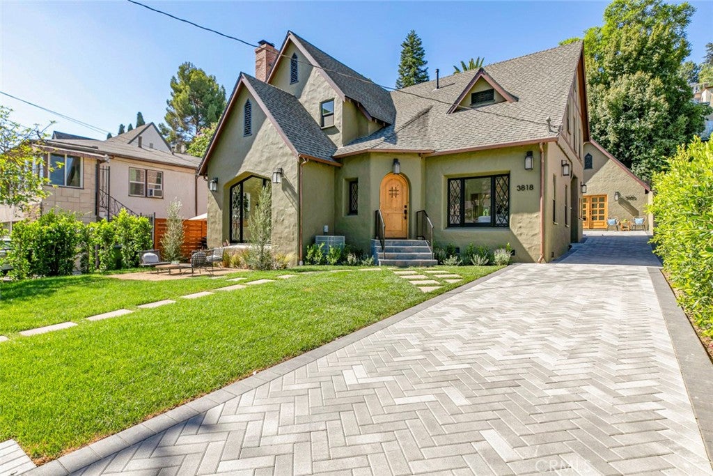 Los Angeles, California, 90027, United States, 4 Bedrooms Bedrooms, ,3 BathroomsBathrooms,Residential,For Sale,1942315