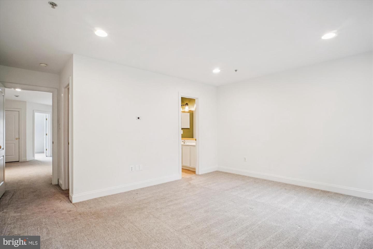 Falls Church, Virginia, 22042, United States, 3 Bedrooms Bedrooms, ,2 BathroomsBathrooms,Residential,For Sale,2001644