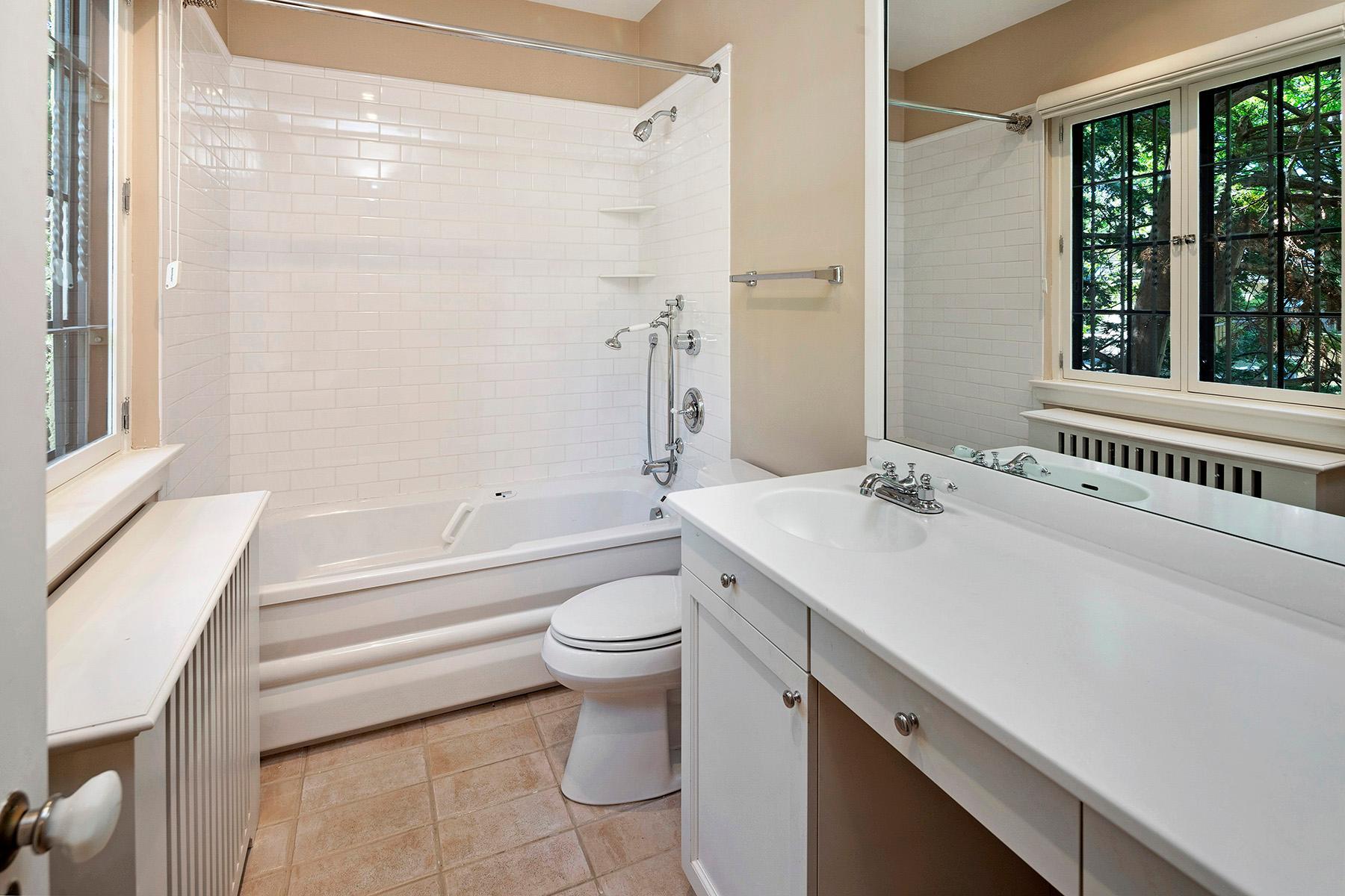 Minneapolis, Minnesota, 55403, United States, 3 Bedrooms Bedrooms, ,2 BathroomsBathrooms,Residential,For Sale,1714237