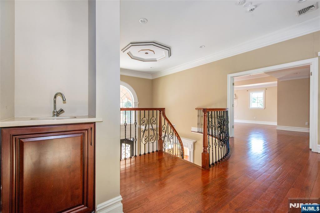 Paramus, New Jersey, 07652, United States, 6 Bedrooms Bedrooms, ,6 BathroomsBathrooms,Residential,For Sale,1947985