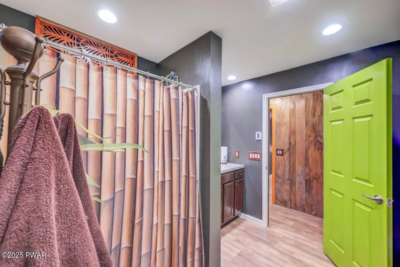 Dingmans Ferry, Pennsylvania, 18328, United States, 2 Bedrooms Bedrooms, ,1 BathroomBathrooms,Residential,For Sale,2006132