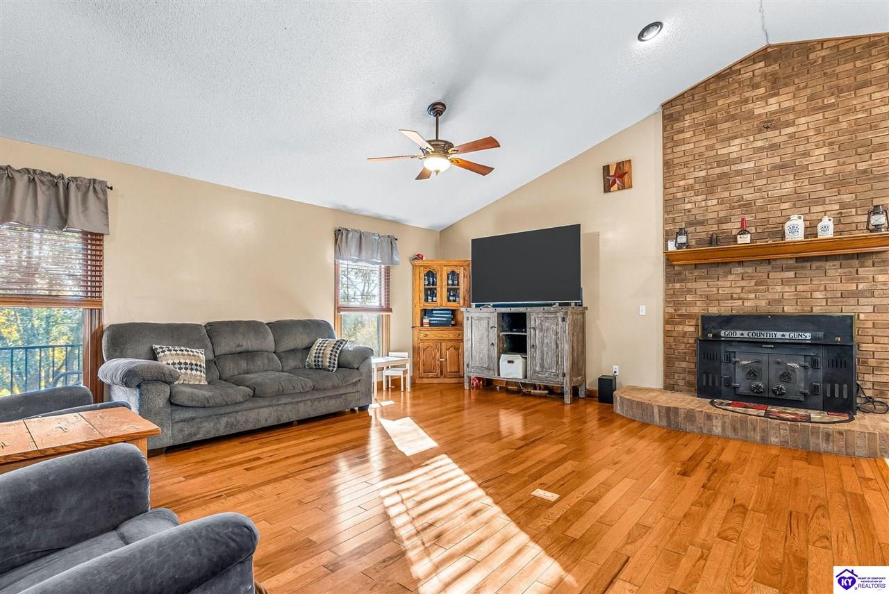 Boston, Kentucky, 40107, United States, 3 Bedrooms Bedrooms, ,2 BathroomsBathrooms,Residential,For Sale,1989624