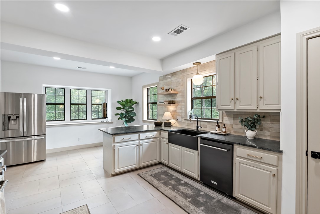 College Station, Texas, 77845, United States, 4 Bedrooms Bedrooms, ,5 BathroomsBathrooms,Residential,For Sale,1932091