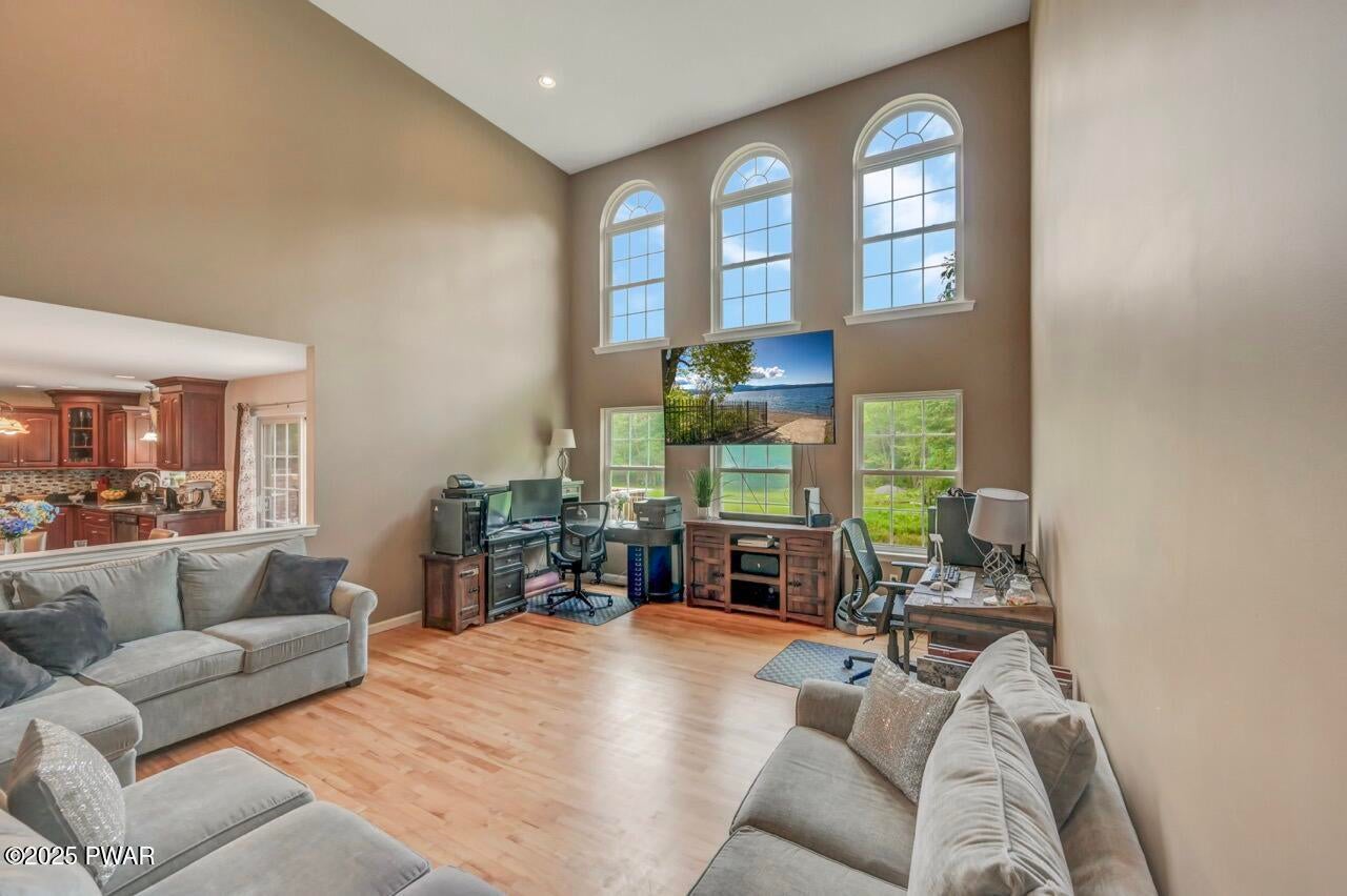 Honesdale, Pennsylvania, 18431, United States, 5 Bedrooms Bedrooms, ,4 BathroomsBathrooms,Residential,For Sale,1973688