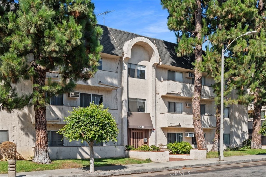 Los Angeles, California, 90025, United States, 2 Bedrooms Bedrooms, ,2 BathroomsBathrooms,Residential,For Sale,1912181