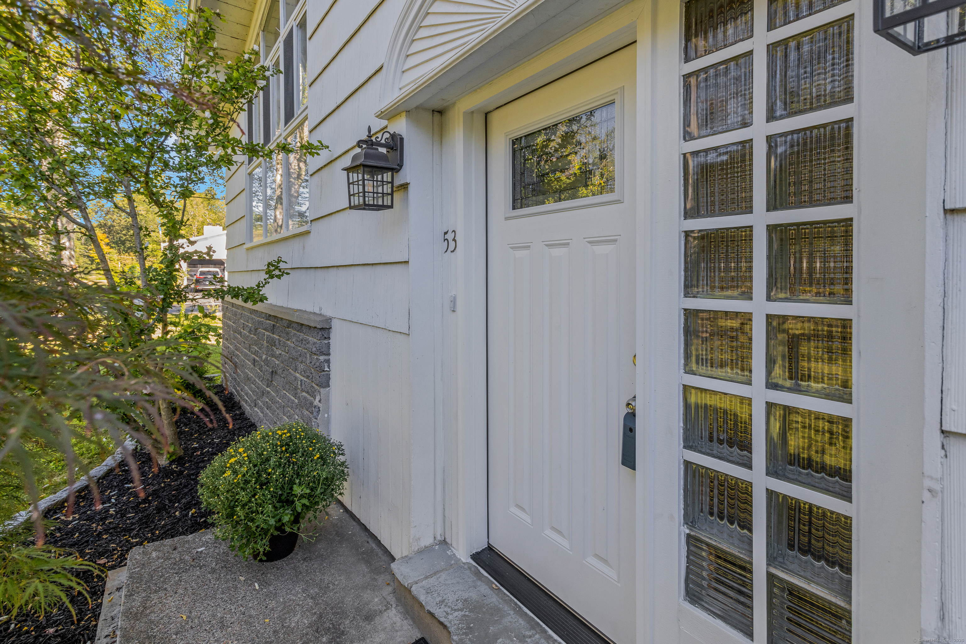 Brookfield, Connecticut, 06804, United States, 3 Bedrooms Bedrooms, ,2 BathroomsBathrooms,Residential,For Sale,1934306