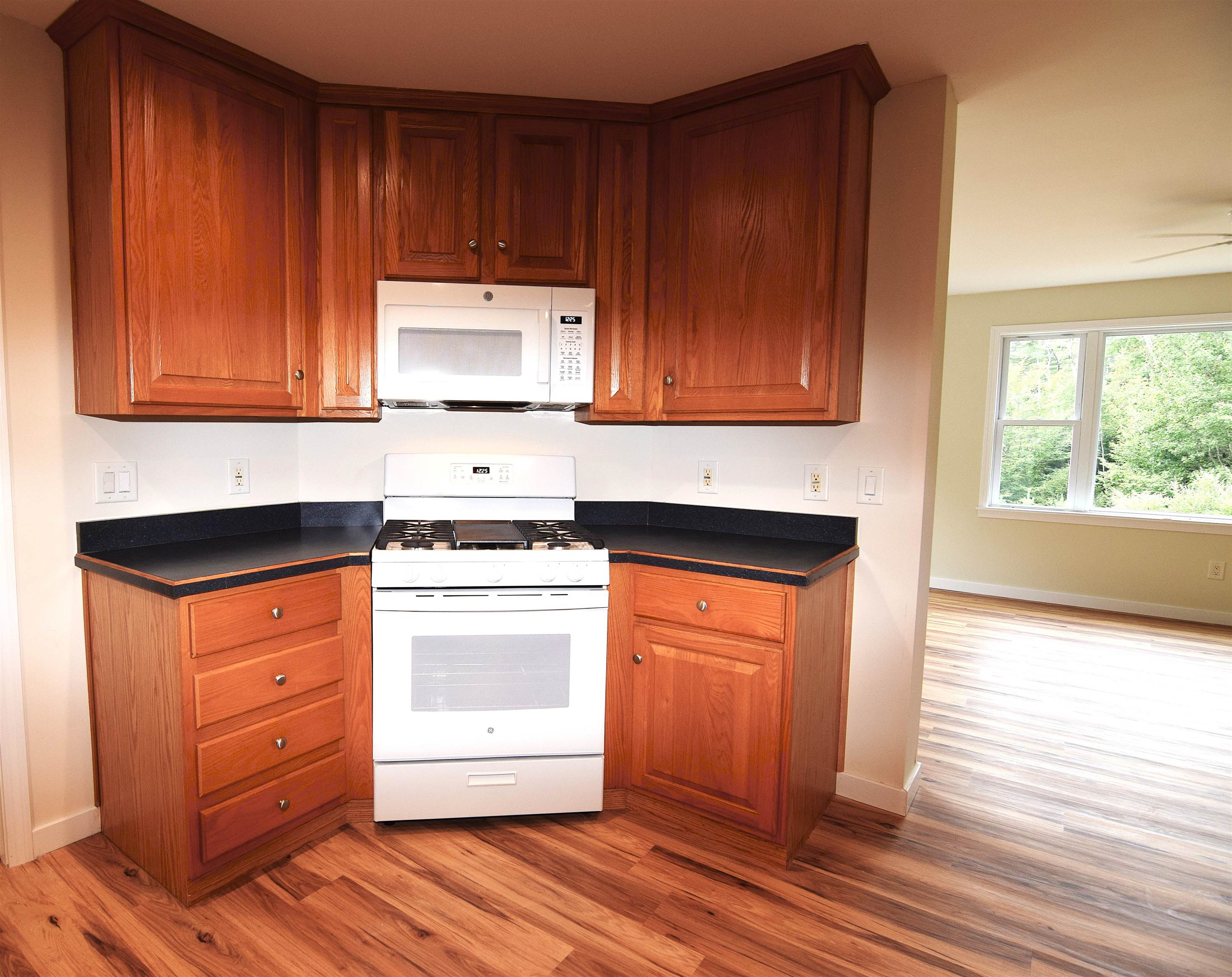 Sunapee, New Hampshire, 03782, United States, 2 Bedrooms Bedrooms, ,3 BathroomsBathrooms,Residential,For Sale,1932785