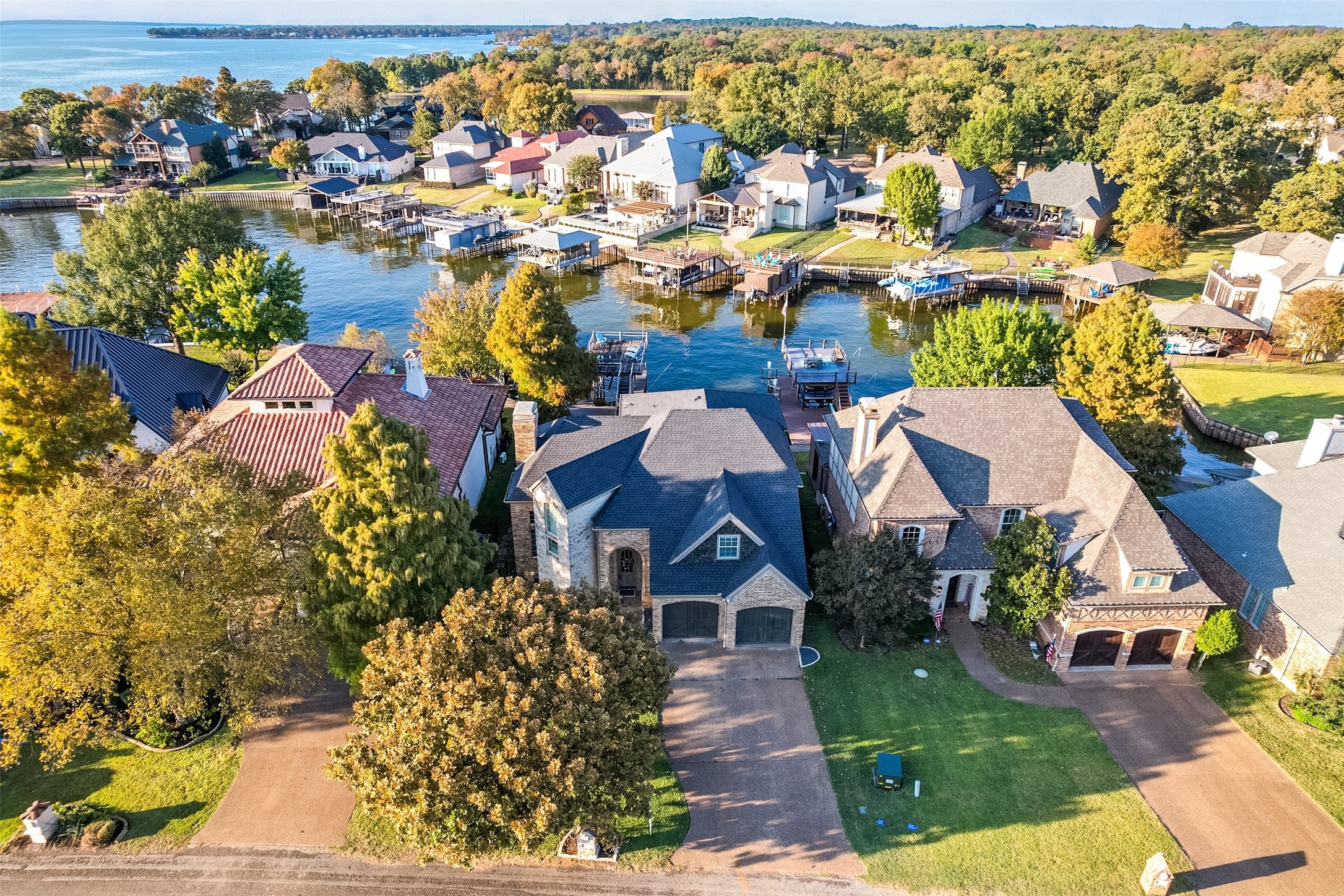 Mabank, Texas, 75156, United States, 3 Bedrooms Bedrooms, ,3 BathroomsBathrooms,Residential,For Sale,1990997