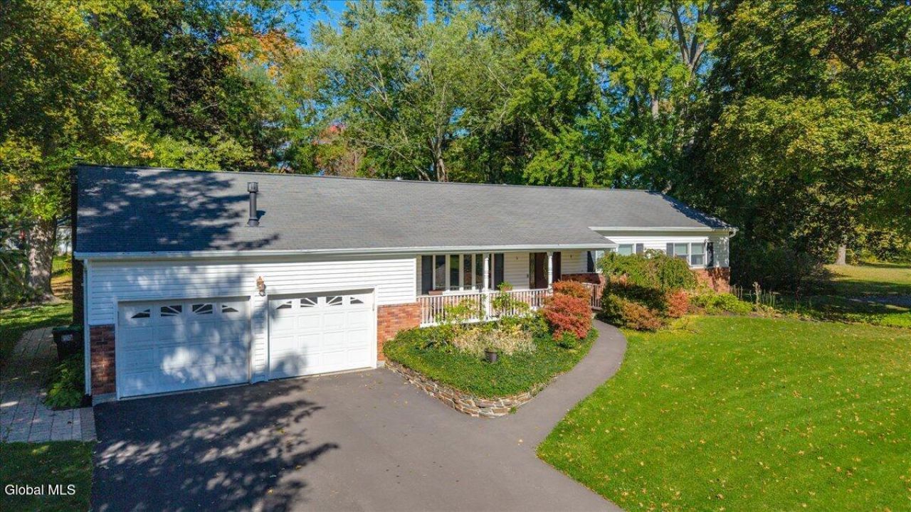 Clifton Park, New York, 12065, United States, 4 Bedrooms Bedrooms, ,3 BathroomsBathrooms,Residential,For Sale,1968691