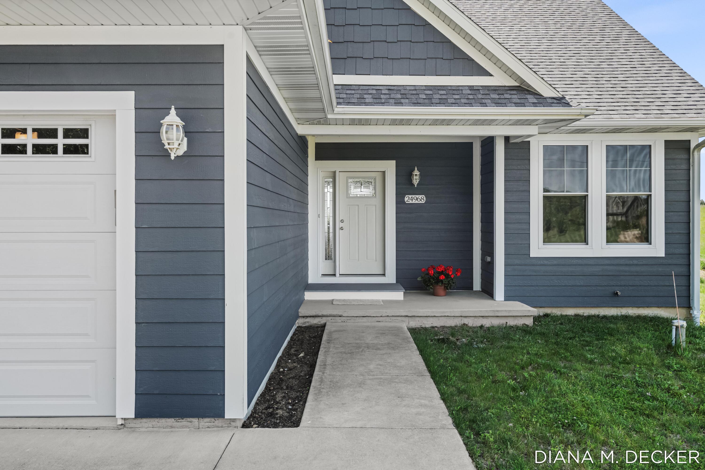 Bloomingdale, Michigan, 49026, United States, 2 Bedrooms Bedrooms, ,3 BathroomsBathrooms,Residential,For Sale,2049040