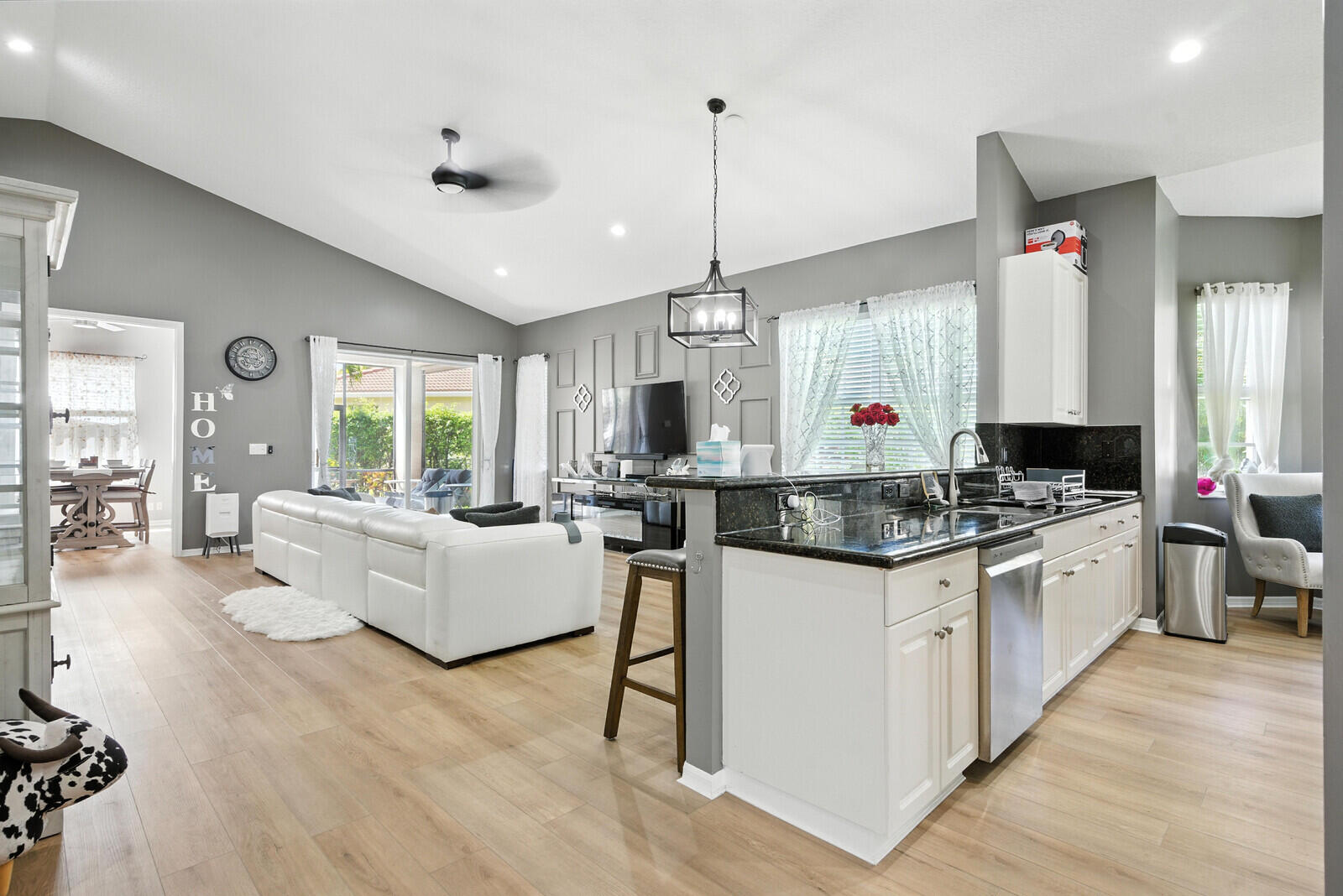 West Palm Beach, Florida, 33411, United States, 2 Bedrooms Bedrooms, ,2 BathroomsBathrooms,Residential,For Sale,1907135