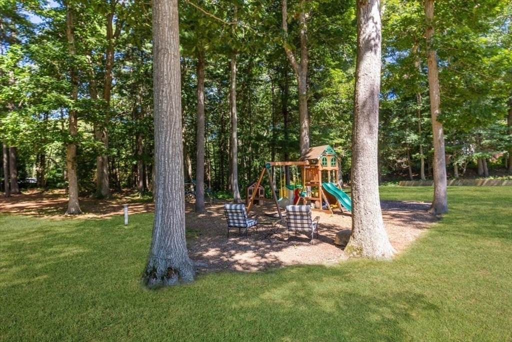 Duxbury, Massachusetts, 02332, United States, 3 Bedrooms Bedrooms, ,1 BathroomBathrooms,Residential,For Sale,1940191