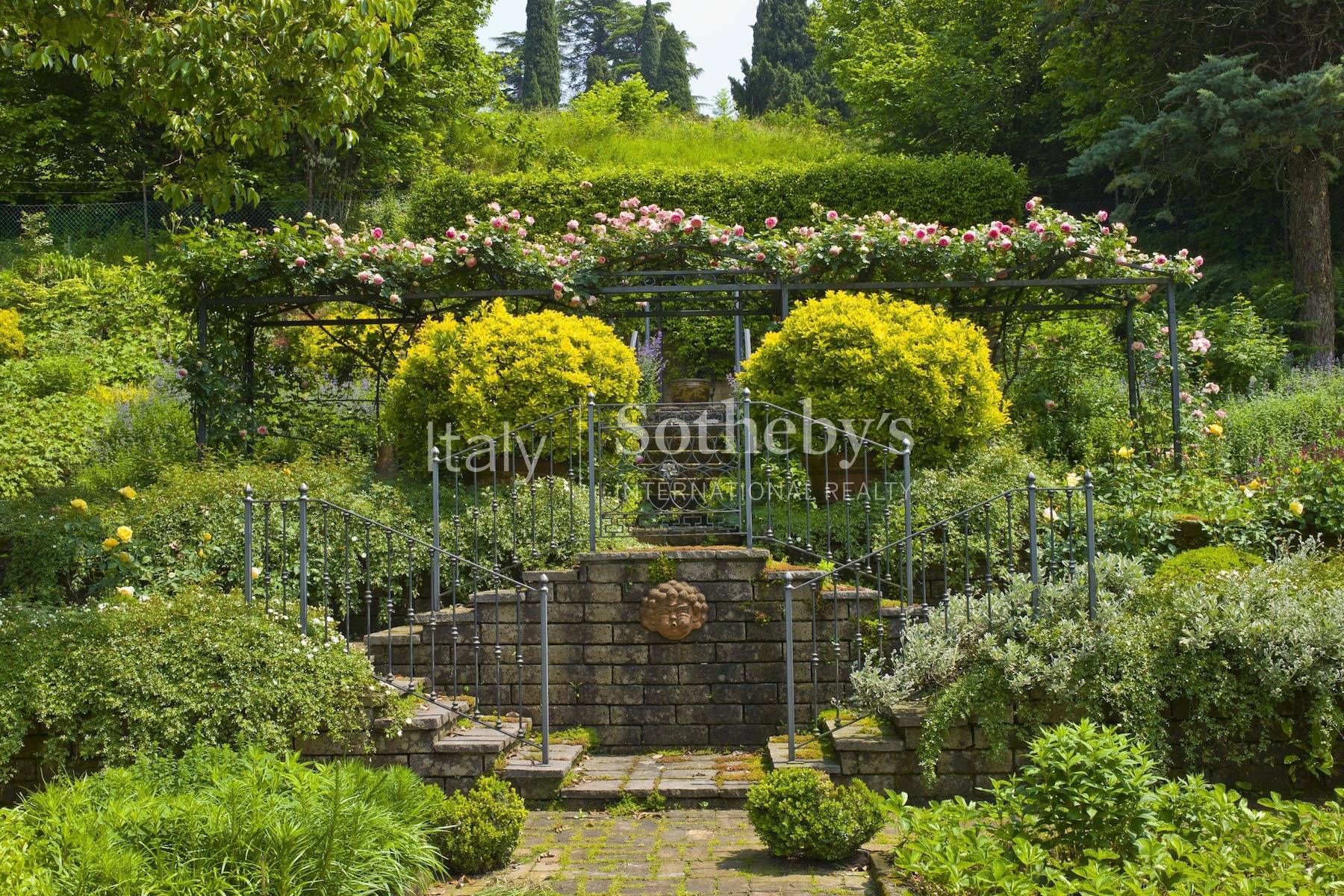  Prestigious residence with a magnificent landscaped garden. - 物件實景