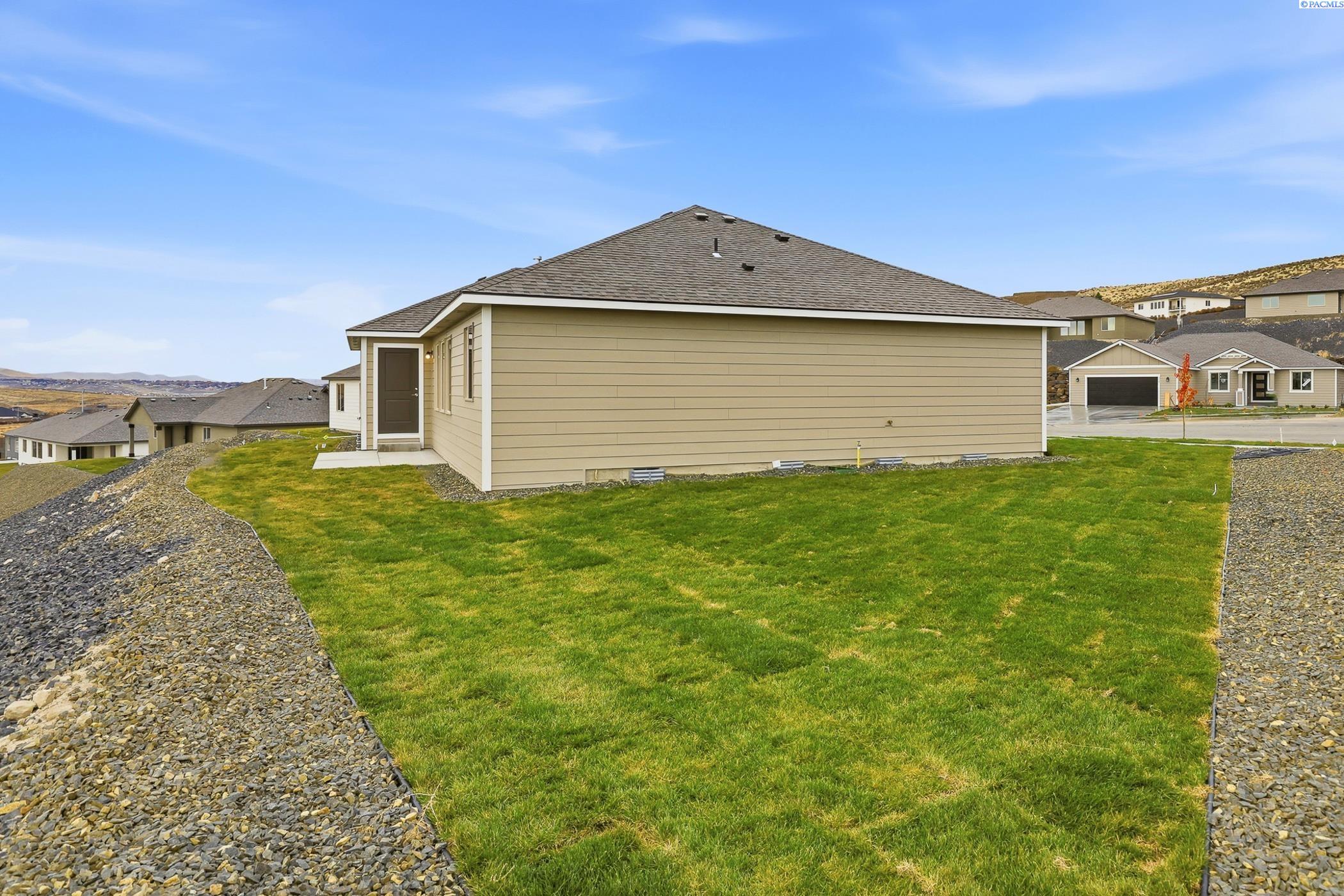 Kennewick, Washington, 99338, United States, 4 Bedrooms Bedrooms, ,1 BathroomBathrooms,Residential,For Sale,1996231