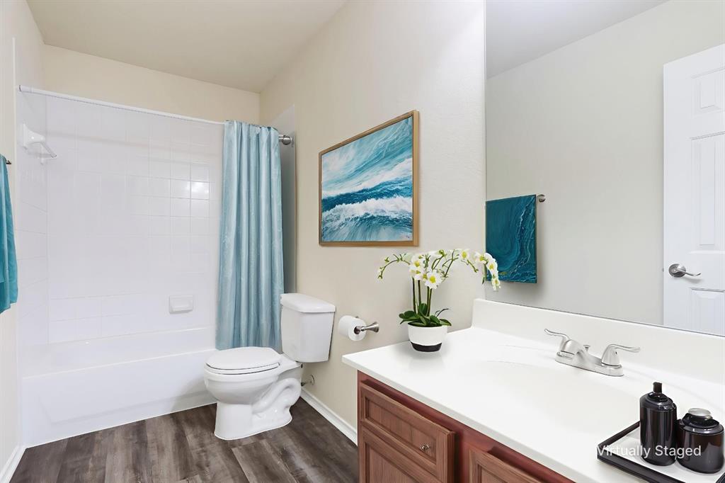 Dallas, Texas, 75212, United States, 5 Bedrooms Bedrooms, ,3 BathroomsBathrooms,Residential,For Sale,1902272
