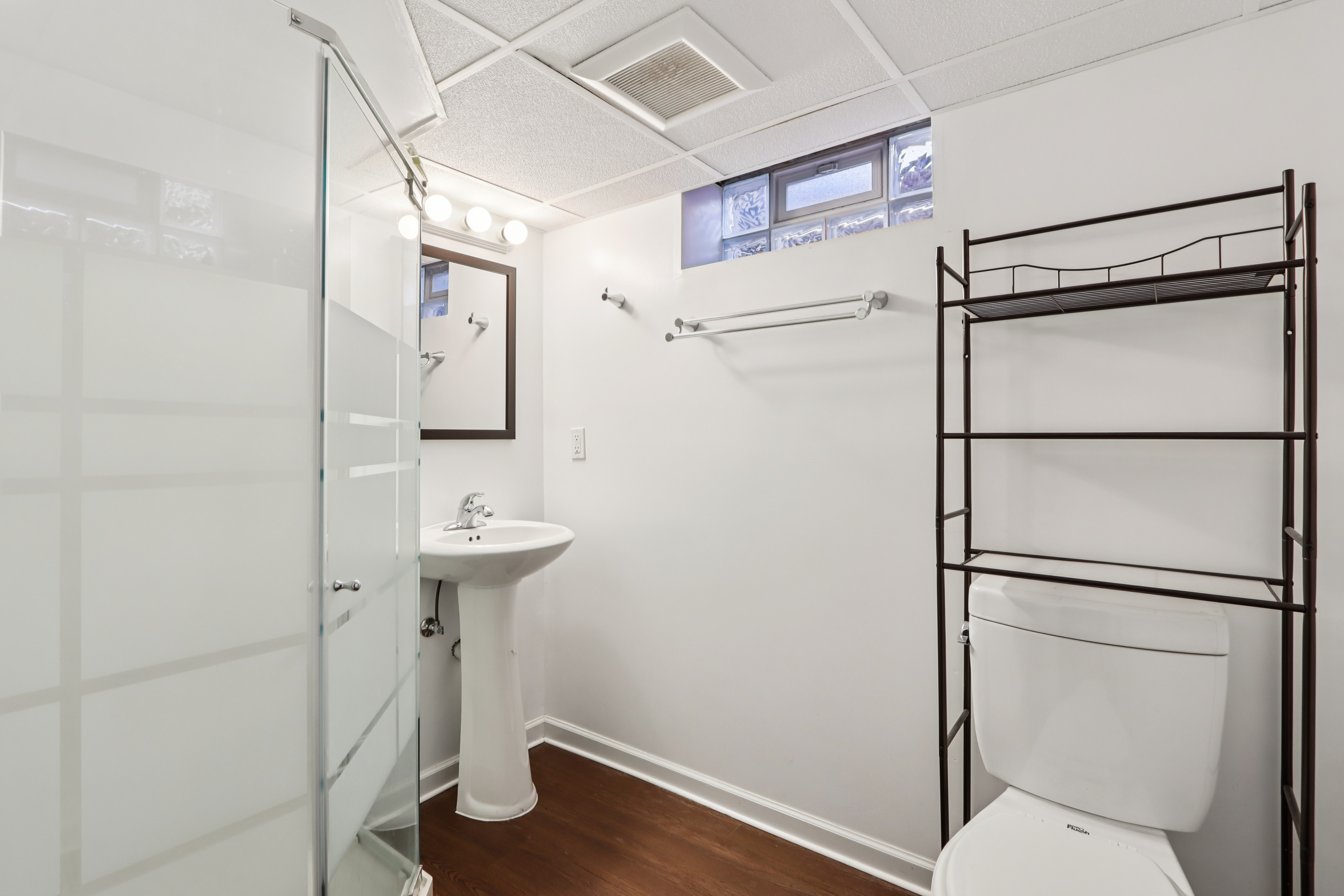  Classic Brick Ranch with an Incredible 3.5+ Car Garage - 物件實景