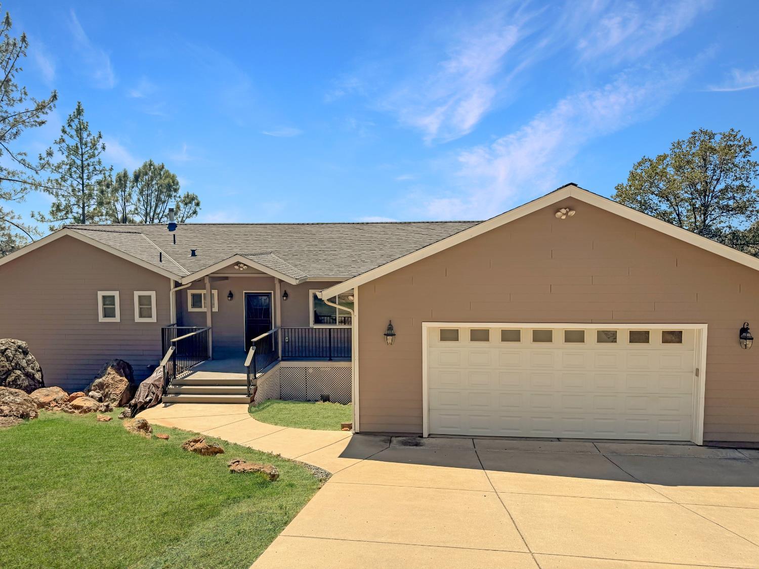 Grass Valley, California, 95949, United States, 4 Bedrooms Bedrooms, ,4 BathroomsBathrooms,Residential,For Sale,1984311