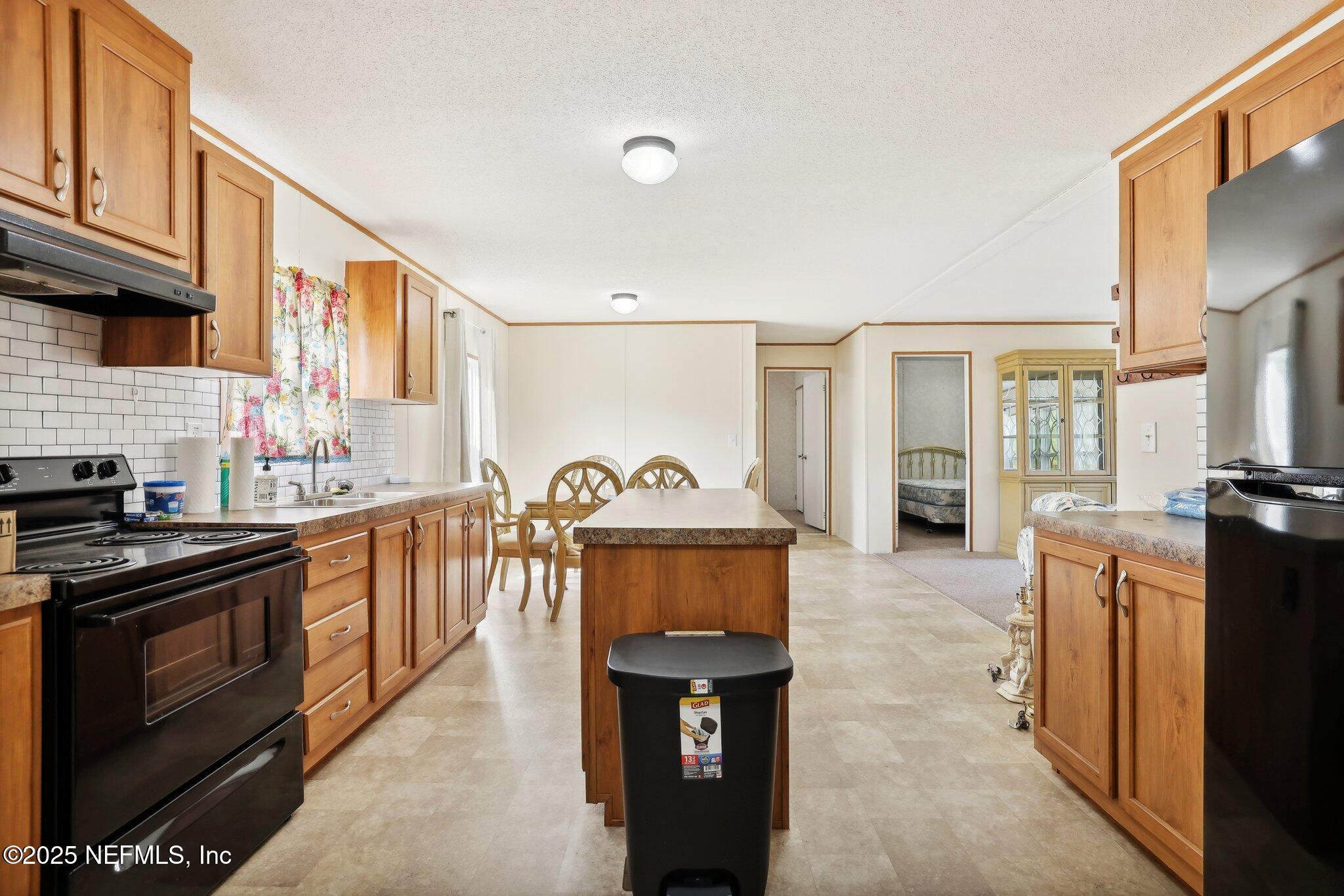 Jacksonville, Florida, 32219, United States, 6 Bedrooms Bedrooms, ,4 BathroomsBathrooms,Residential,For Sale,1908574