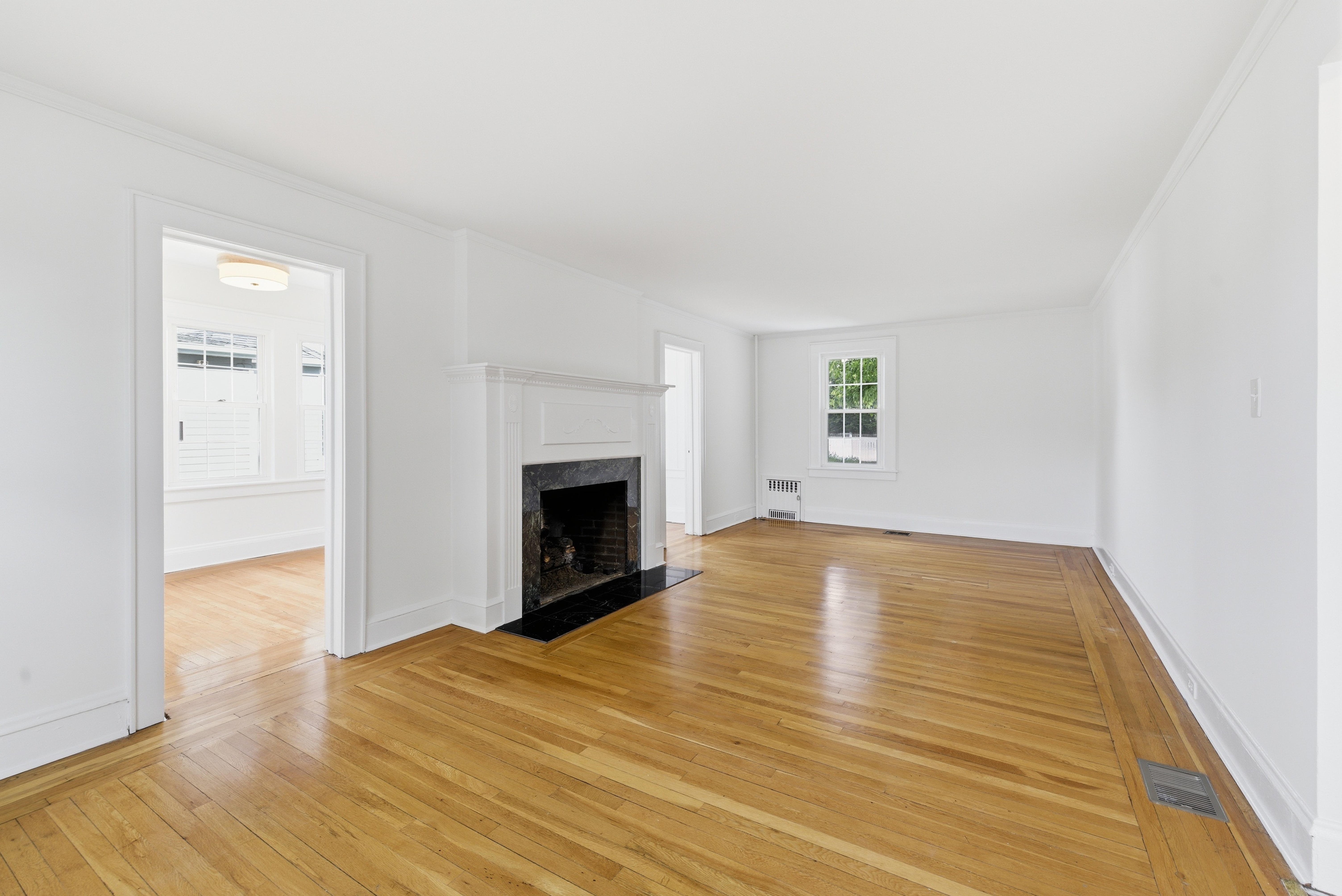  215 Lakeview Avenue, Rockville Centre, NY, 11570 - 物件實景