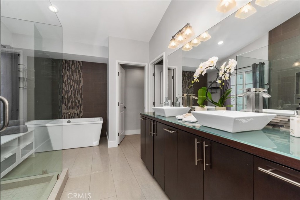 Lake Forest, California, 92630, United States, 6 Bedrooms Bedrooms, ,4 BathroomsBathrooms,Residential,For Sale,1991080