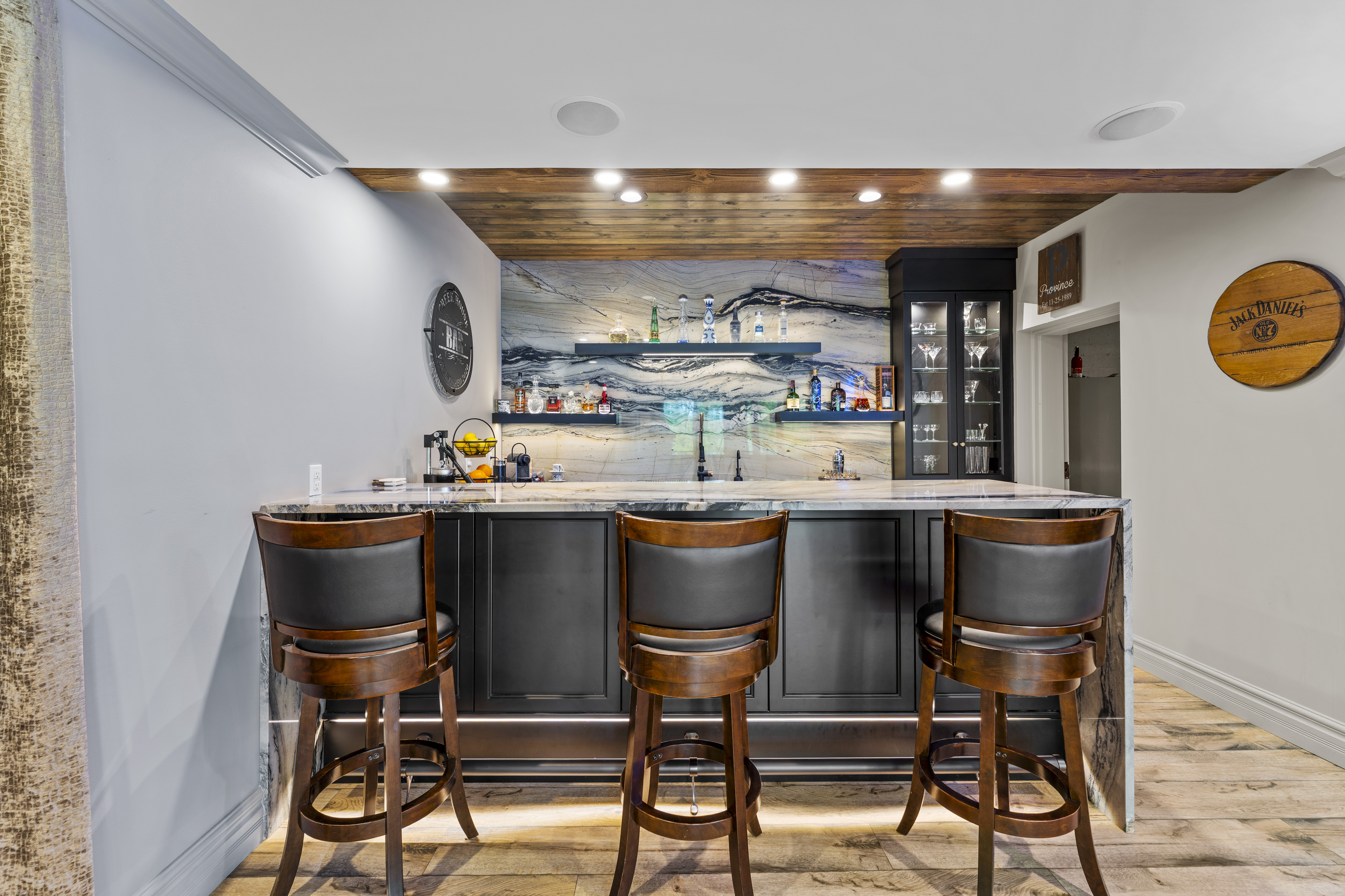  Discover unmatched luxury and versatility in this custom Craftsman-style estate - 物件實景