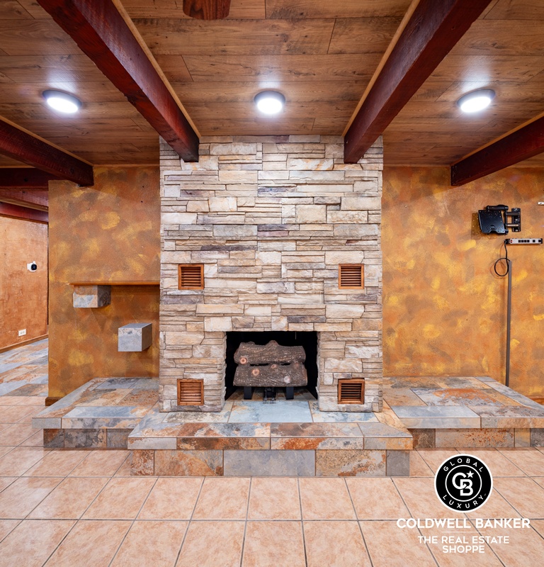 Garden City, Kansas, 67846, United States, 4 Bedrooms Bedrooms, ,Residential,For Sale,2003039