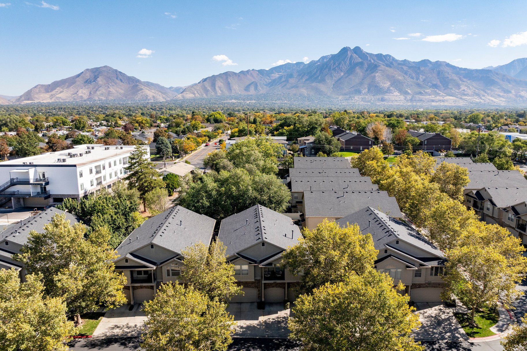  Private Millcreek Townhome with Fenced Backyard & Vaulted Ceilings - 物件實景