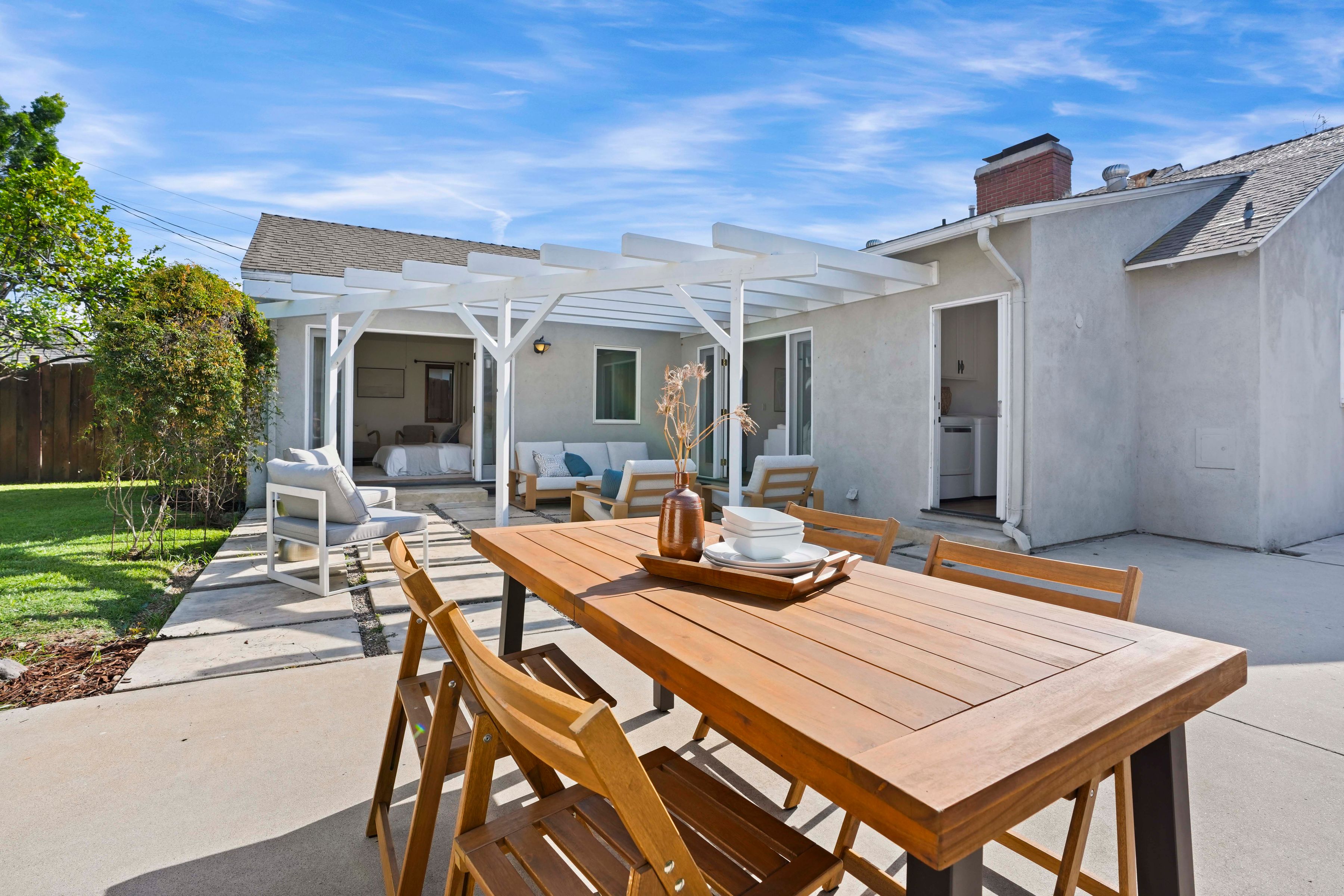  6506 Colbath Avenue - 物件實景